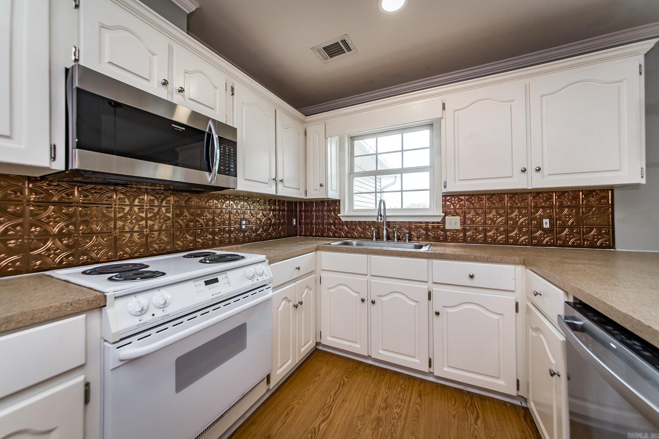 COUNTRY COVE ESTATES - Residential