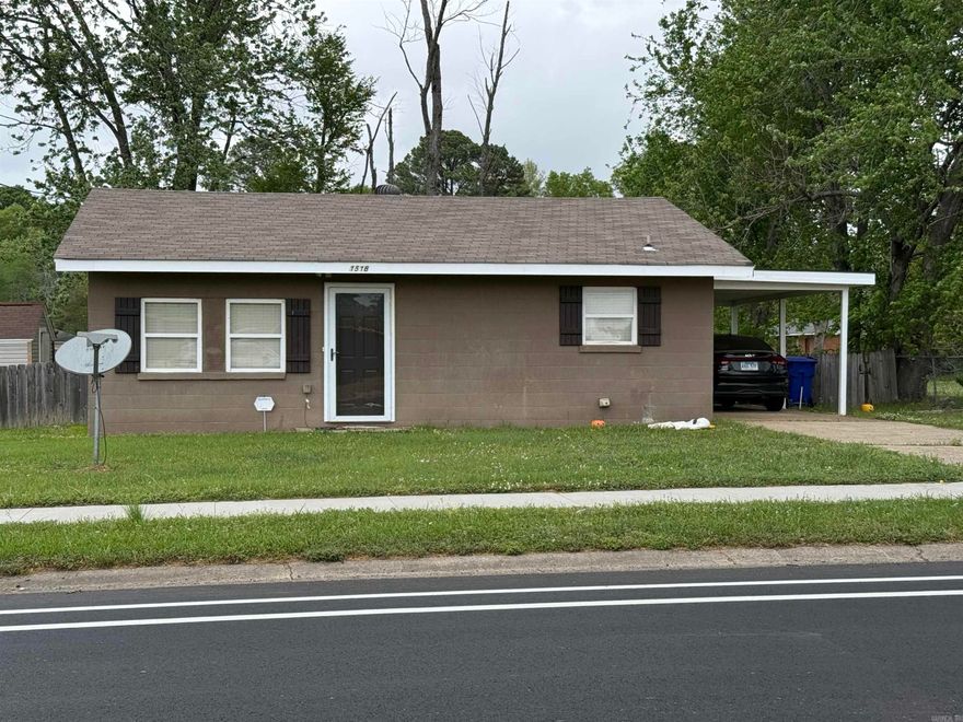 Two bedroom home, perfect for first time home buyers, investors and/or Air BNB enthusiasts. Close to schools, ball parks, churches and downtown Conway!