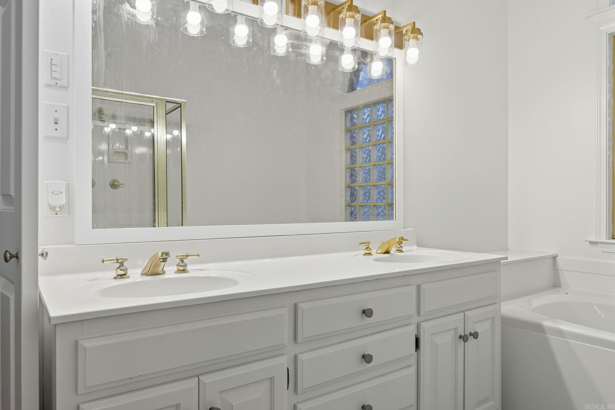 CARRIAGE CREEK - Residential