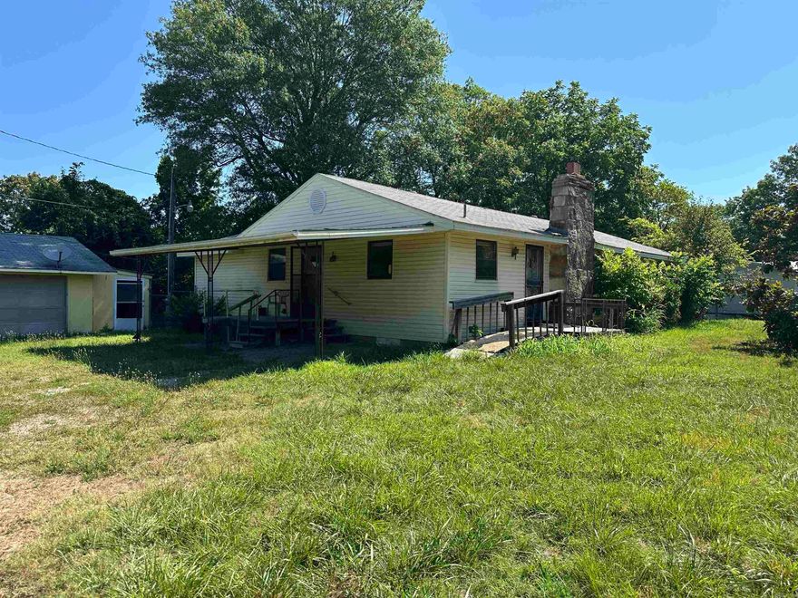 Two homes close to Lake Norfork sitting on 1.05 AC M/L. One home is 1640 sq ft, shop is 26X12 and the mobile home is 1144 sq ft. This would make a great investment piece! Located with HWY frontage!