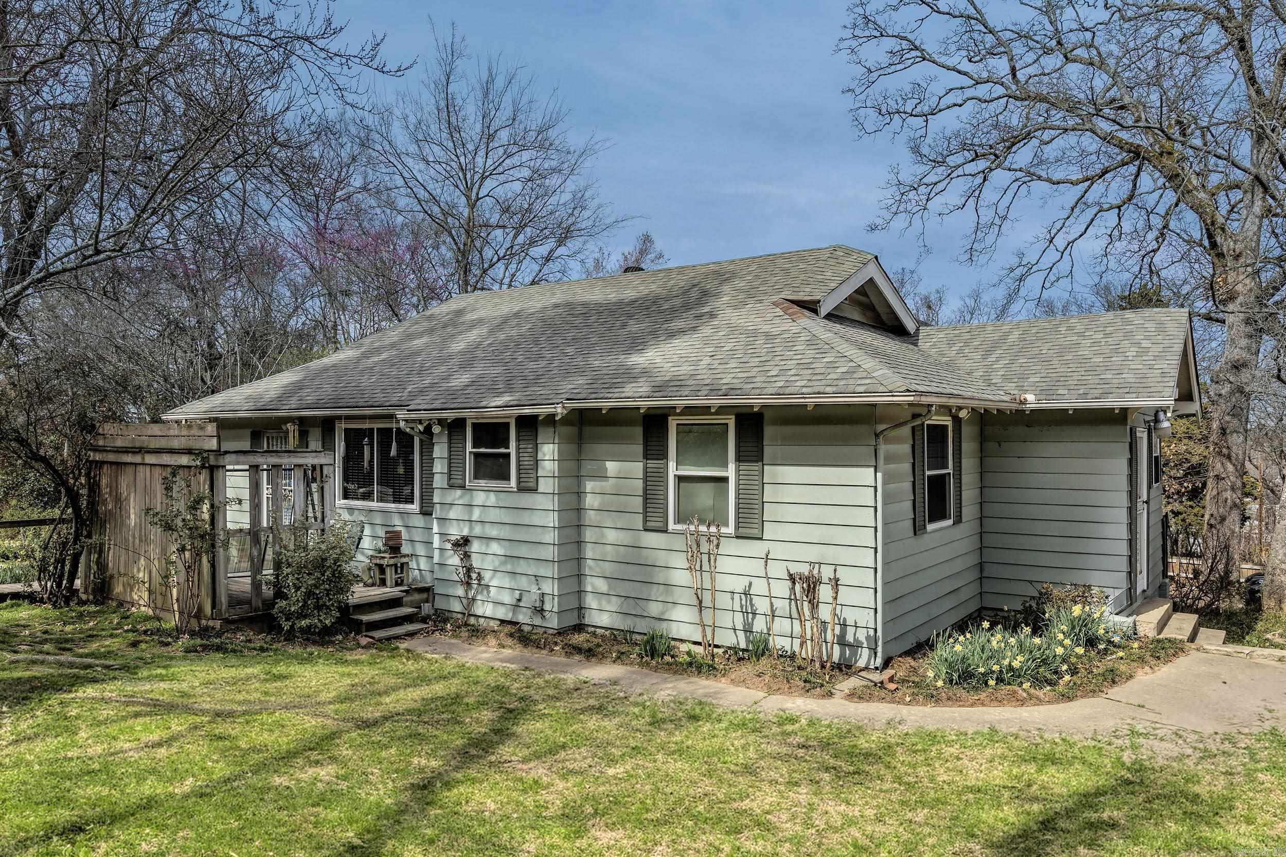 EAST PULASKI HGTS - Residential