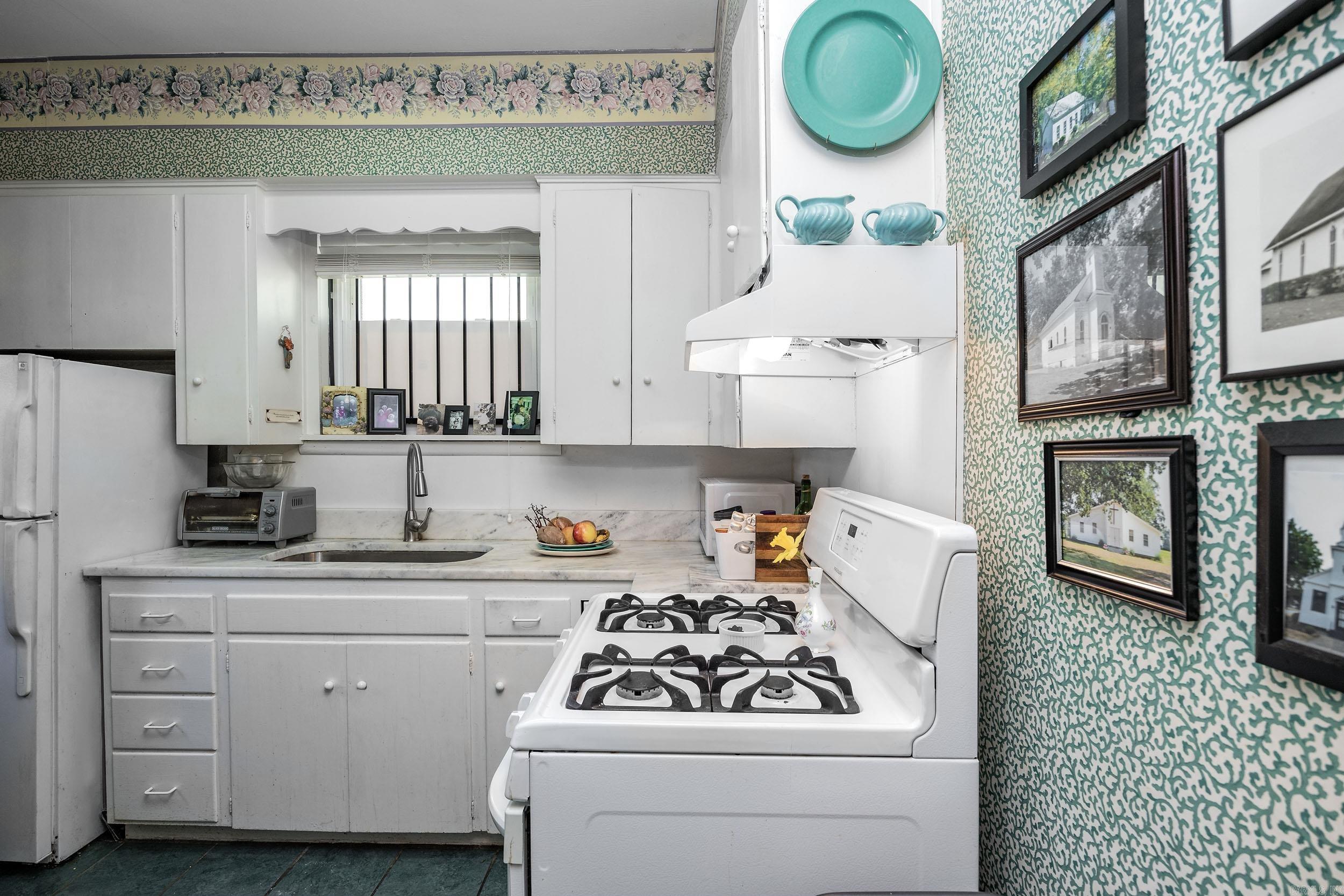 EAST PULASKI HGTS - Residential