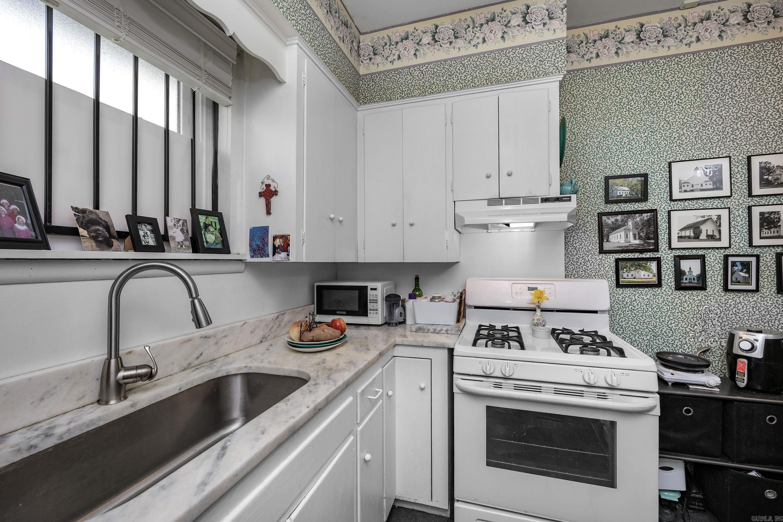 EAST PULASKI HGTS - Residential