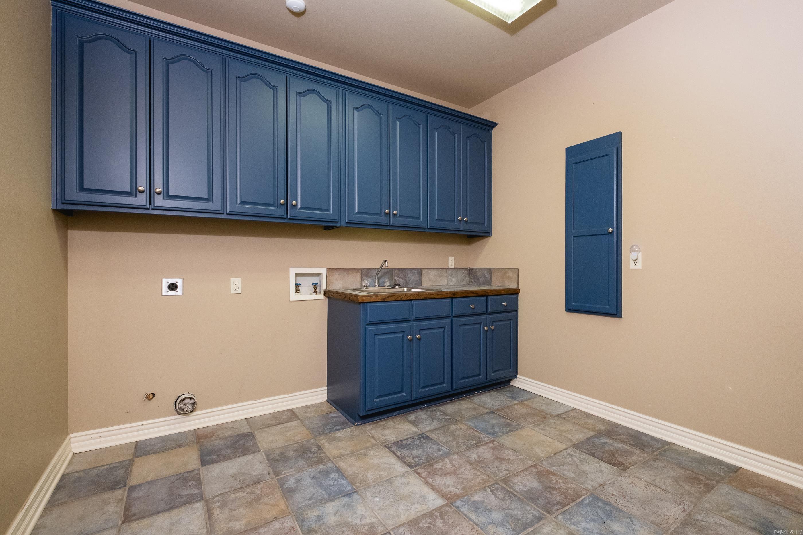 PLEASANT VALLEY MANOR - Residential