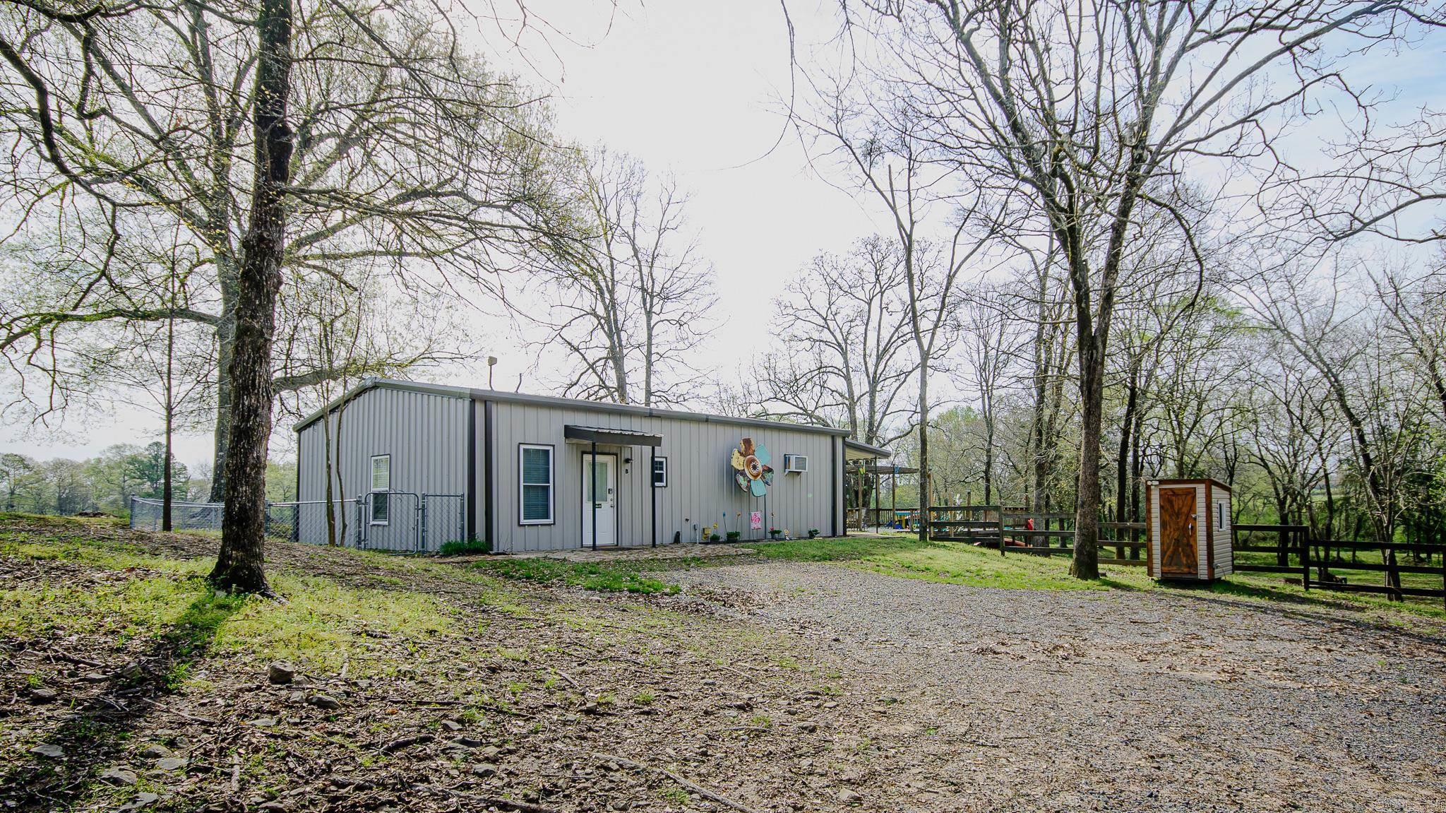 COUNTRY CLUB ESTATES - Residential