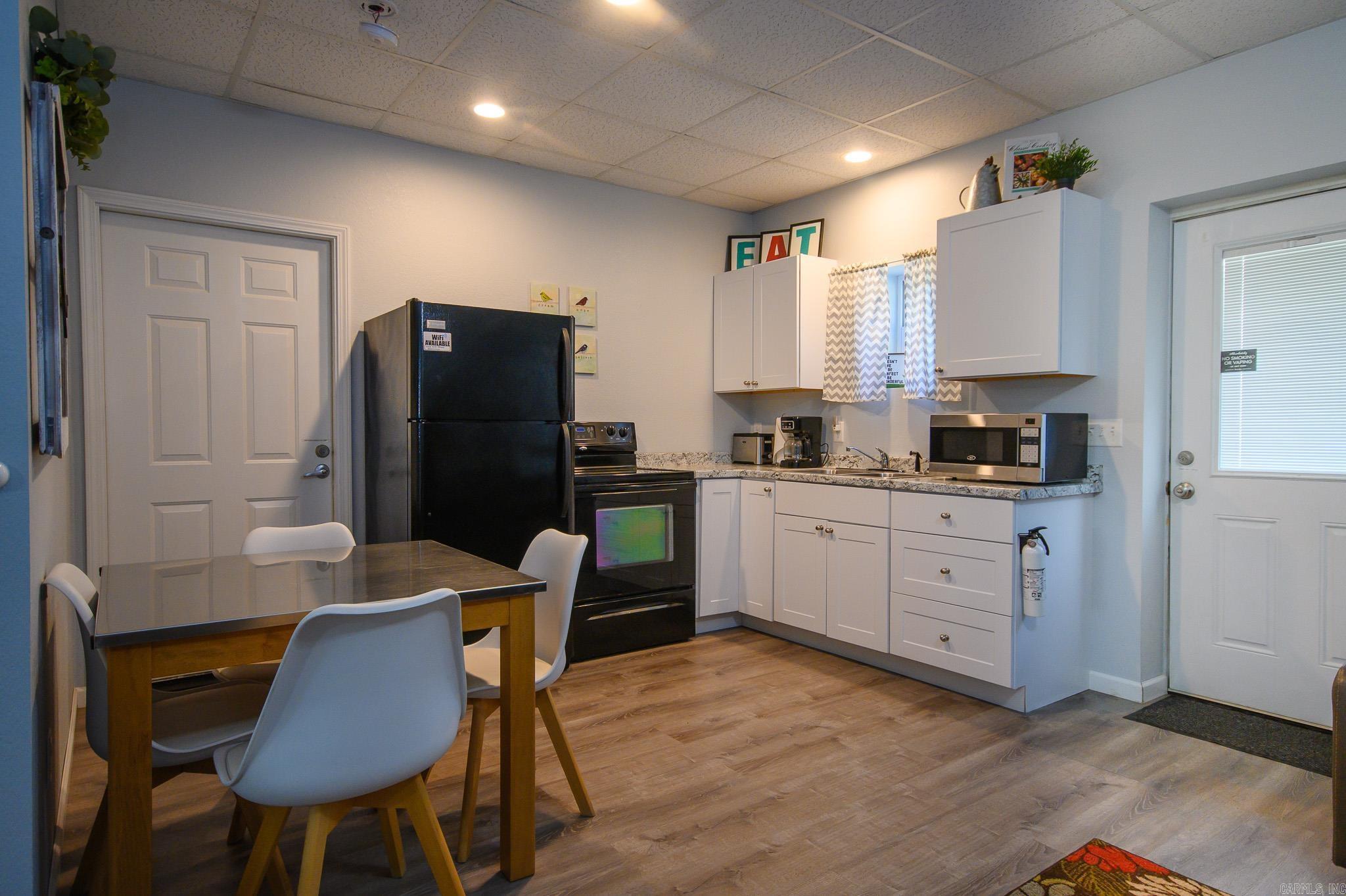 COUNTRY CLUB ESTATES - Residential