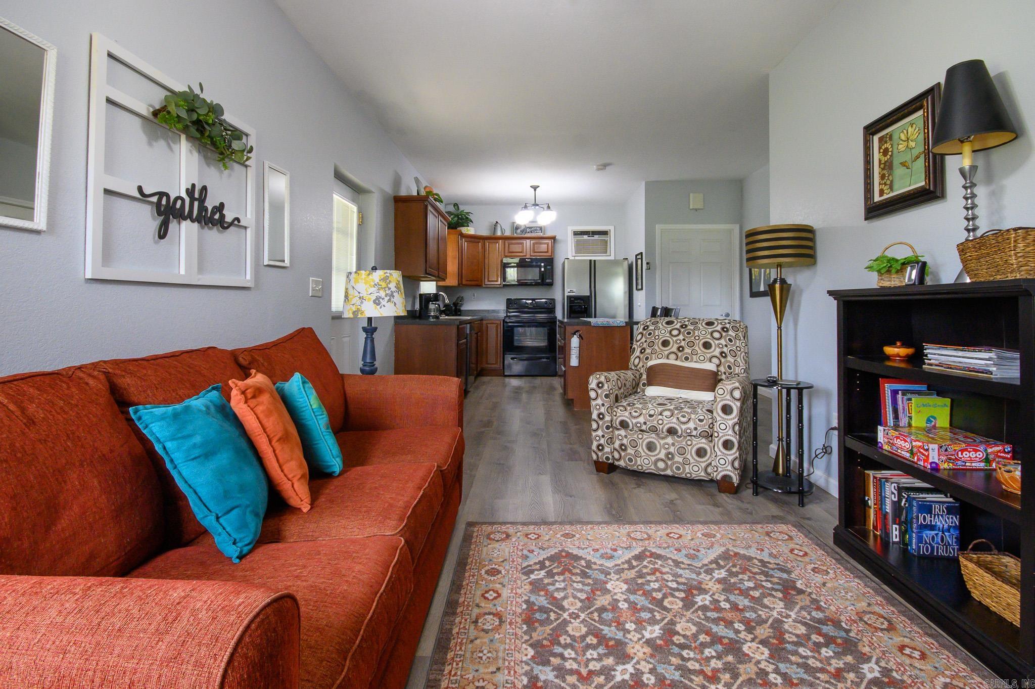 COUNTRY CLUB ESTATES - Residential