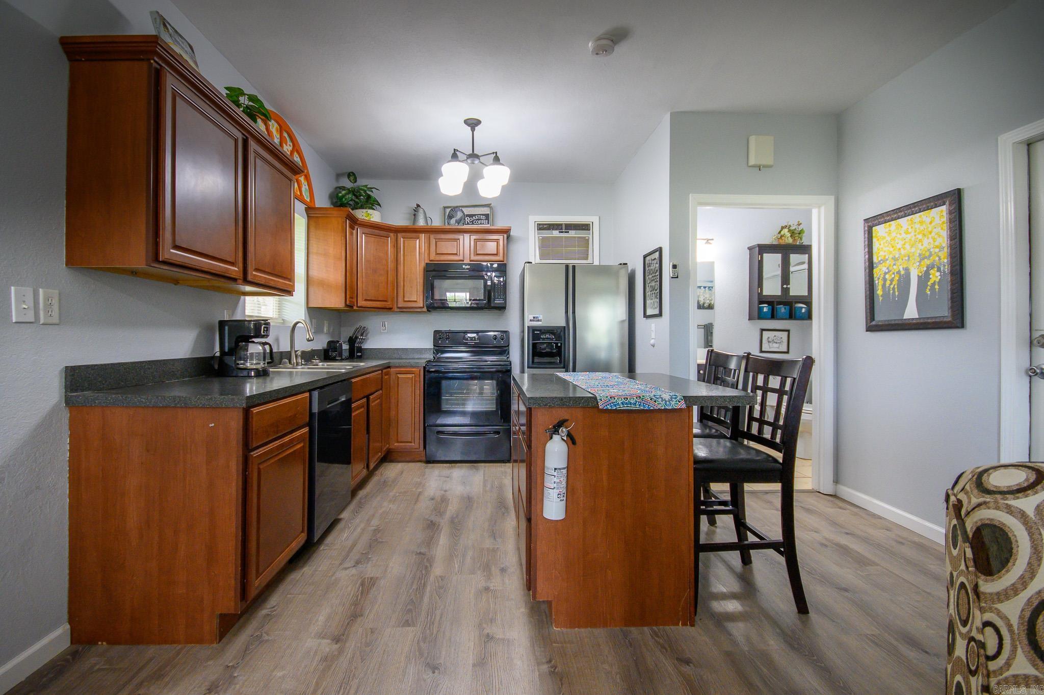 COUNTRY CLUB ESTATES - Residential