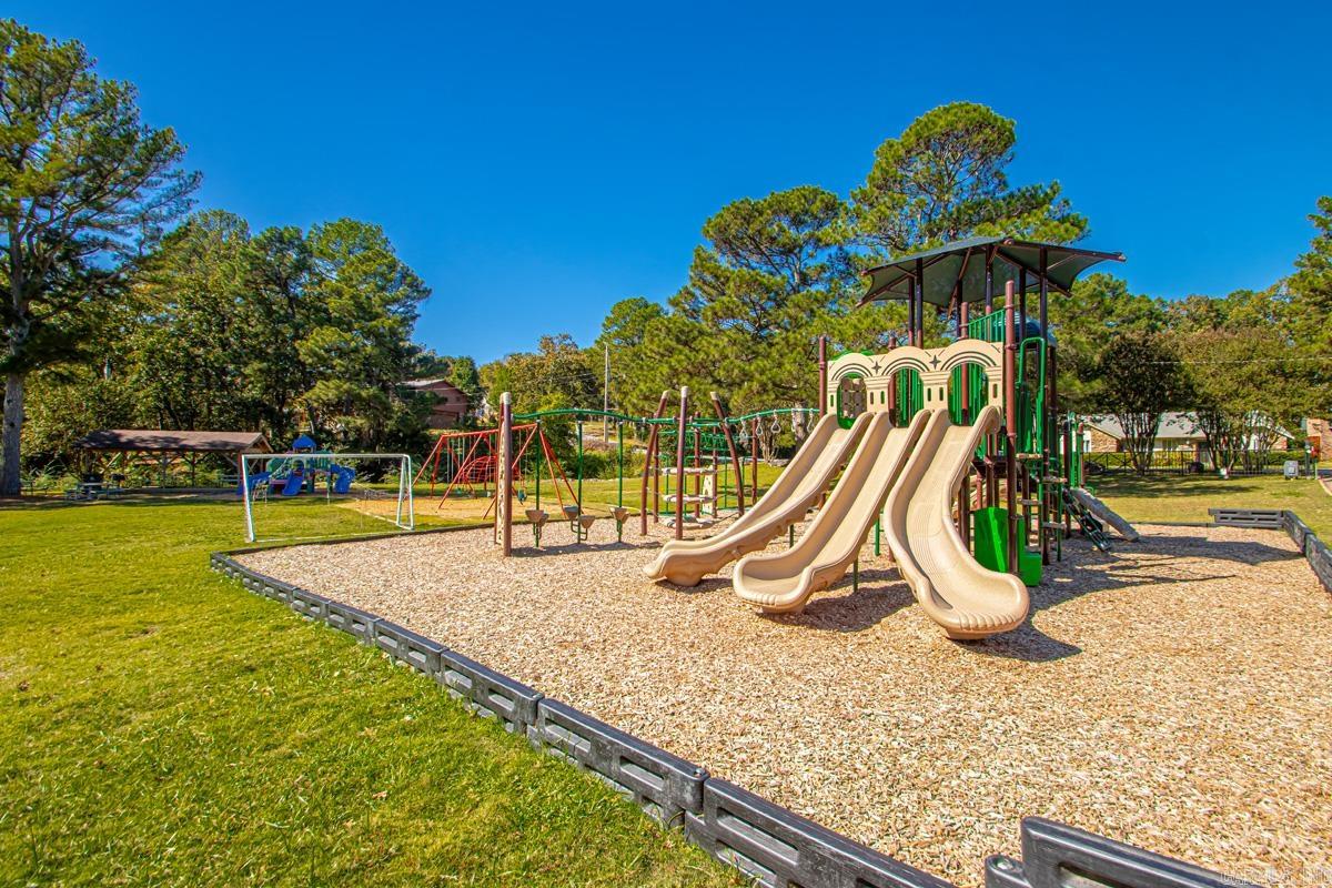 COLONY WEST - Residential