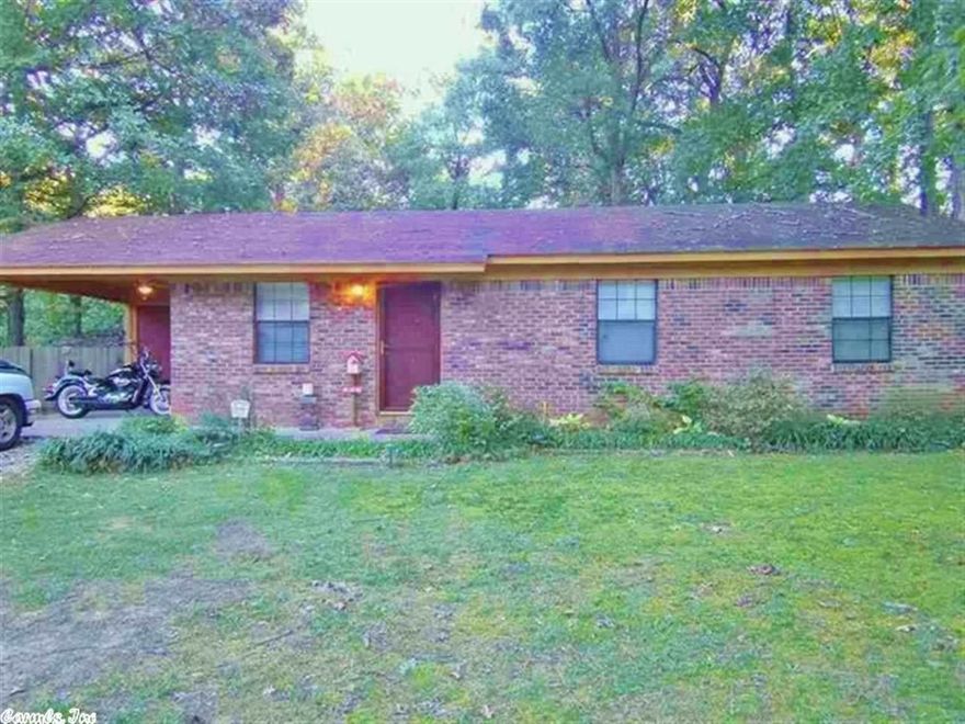 Perfect Home located in the new heart of White Hall!!! Move in ready, contemporary design, carport, and fenced in back yard! Laminant flooring in main living area. Open style floorplan.  Located within 5 min to shopping, eateries, schools and 40 min to Little Rock. Priced at what you are all looking for so don't miss out. CALL BEFORE IT'S GONE!