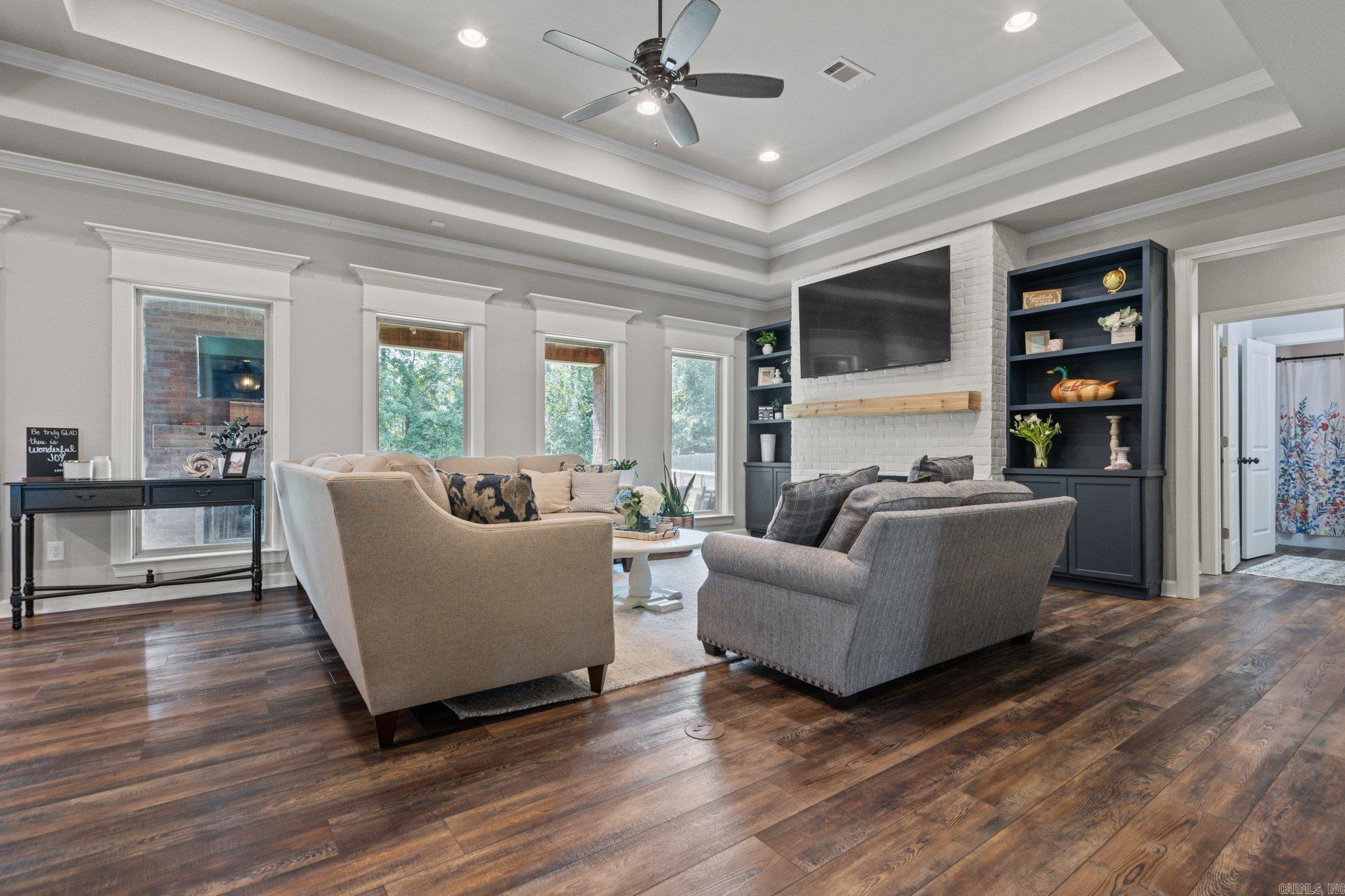 OAK TREE RIDGE SUB - Residential