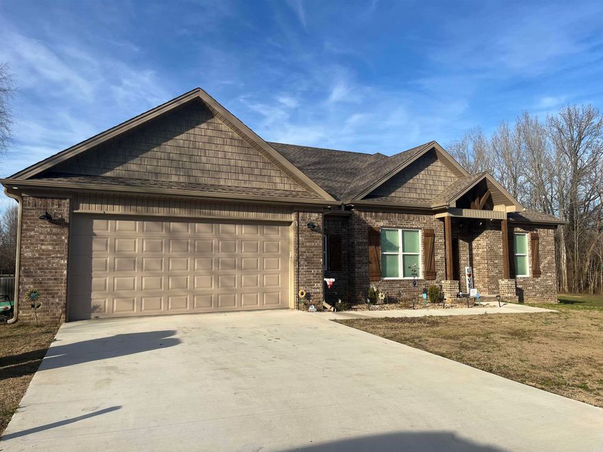 Beautiful 4 bedrooms 2 baths home built in 2025 on 1.39 acres. Two car garage with extra parking pad. Open living area and Kitchen, dining area, Kitchen has a butcher's pantry. Main bedroom with soaking tub, good size shower, and large closets. Other 3 bedrooms on opposite end of house. Two linen closets in hall. This will make a great house. Must See!!