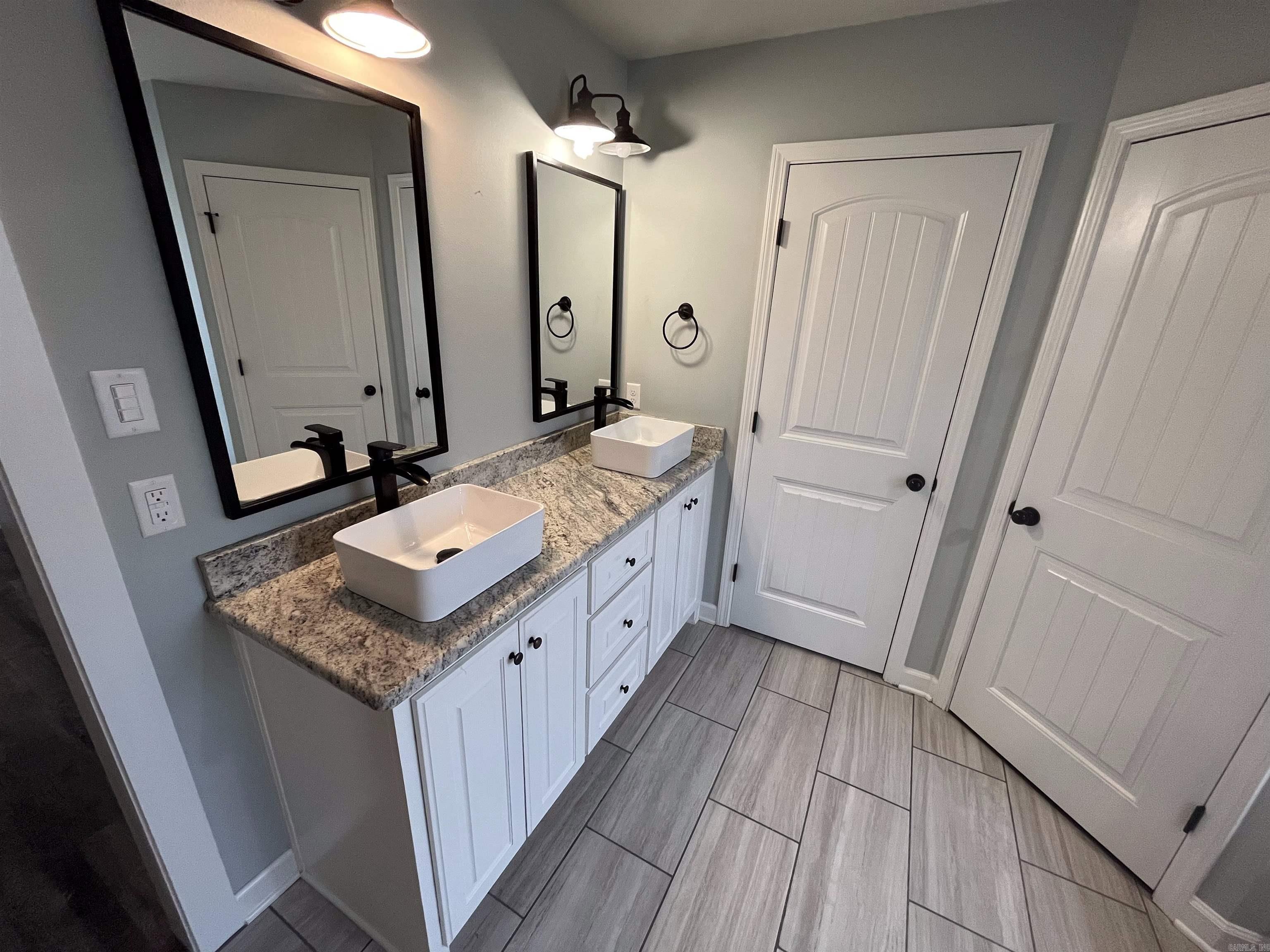 Churchill Downs - Residential Lease