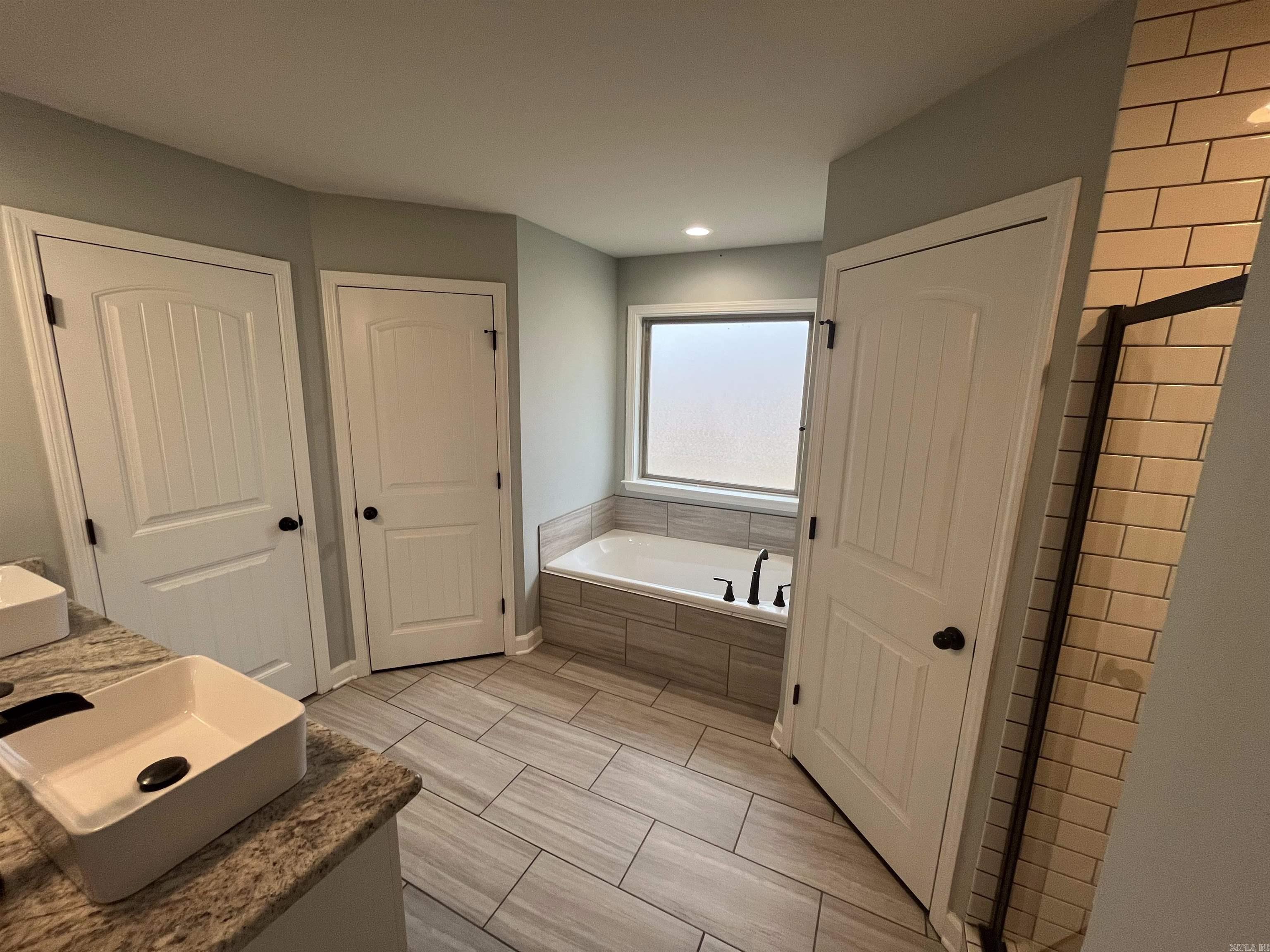 Churchill Downs - Residential Lease