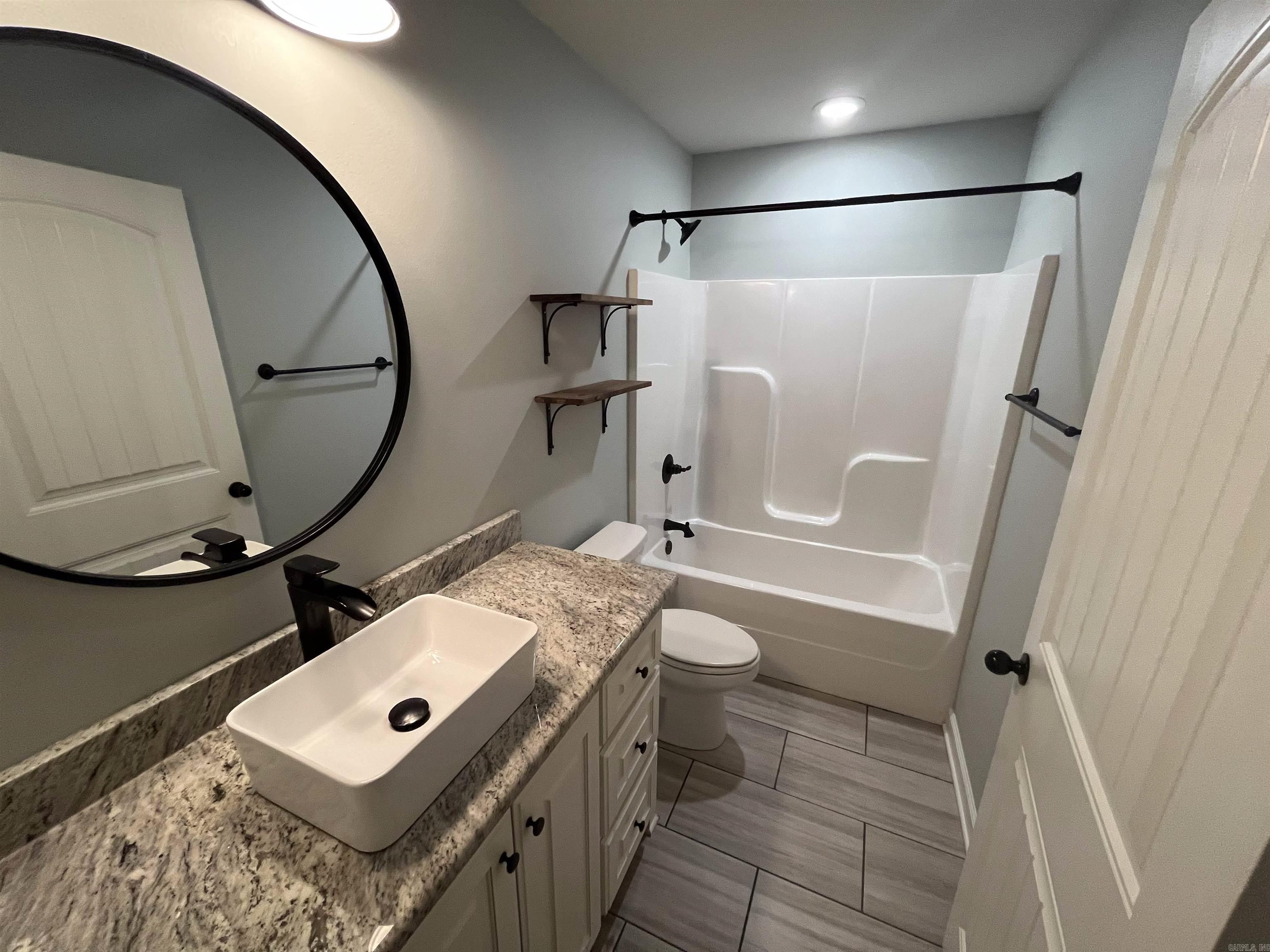 Churchill Downs - Residential Lease