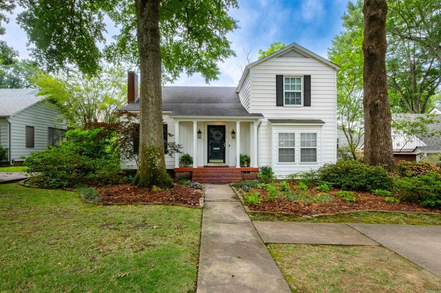 Darling Heights cottage with so many updates. Warm and wonderful two-story with bright, open floorplan. Perfect for family living and entertaining. Large flat backyard and super special screened-in porch. Formal Living Room and Formal Dining Room with fabulous eat-in kitchen. New primary suite on main level added in 2019, including walk-in closet, watercloset and en suite bath. Two additional bedrooms + office or playroom and laundry upstairs. Great street appeal and walking distance to Heights shopping and restaurants. Tankless HWH, Sprinkler System, and so much more for comfort and convenience. Precious home in fantastic condition.