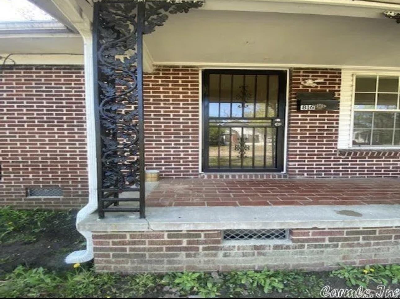 Calling all investors!!! Check out these duplexes! Come with refrigerator, stove, original hardwood flooring, and tenant occupied!! You do not want to miss this opportunity!! Come see before it's gone! *AGENTS SEE REMARKS FOR SHOWING.*