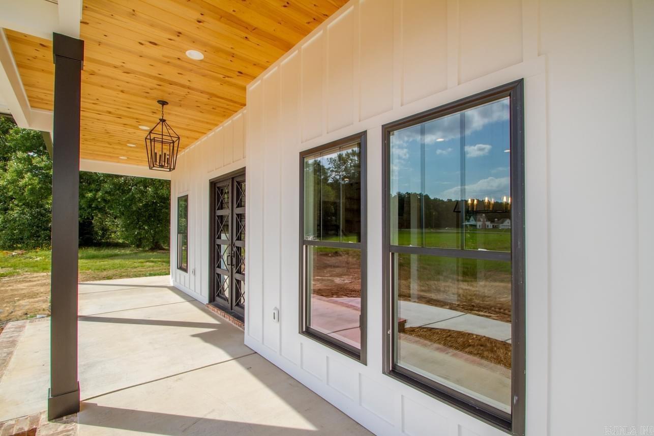 SOUTHERN OAKS FARM - Residential