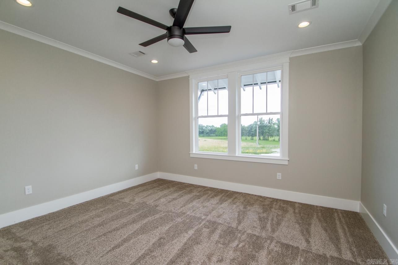 SOUTHERN OAKS FARM - Residential