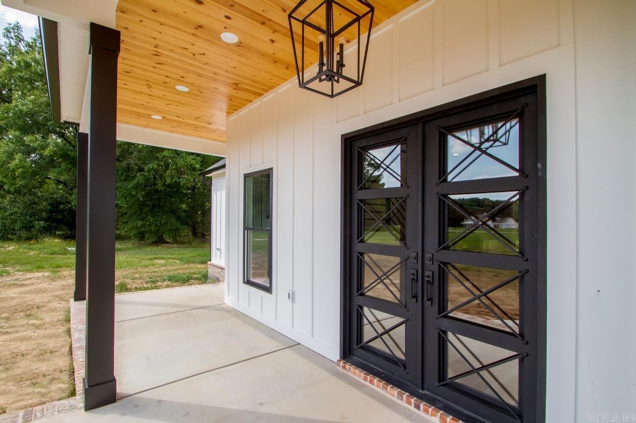 SOUTHERN OAKS FARM - Residential