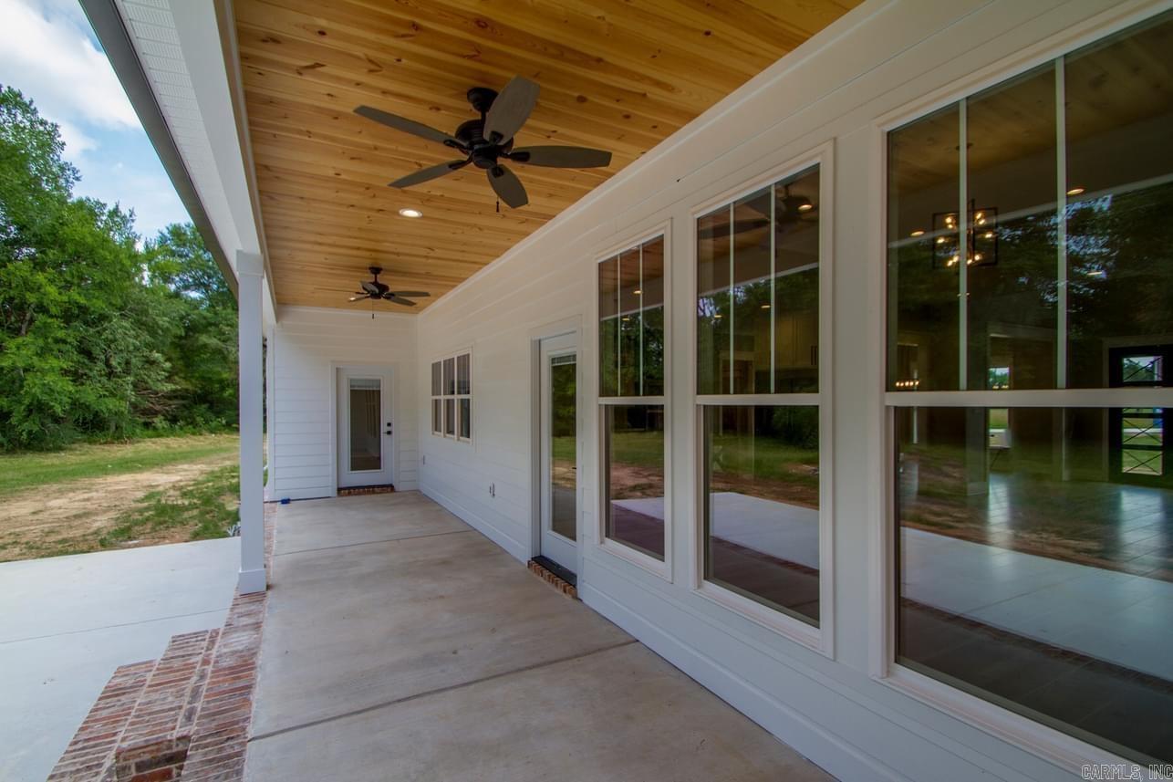 SOUTHERN OAKS FARM - Residential