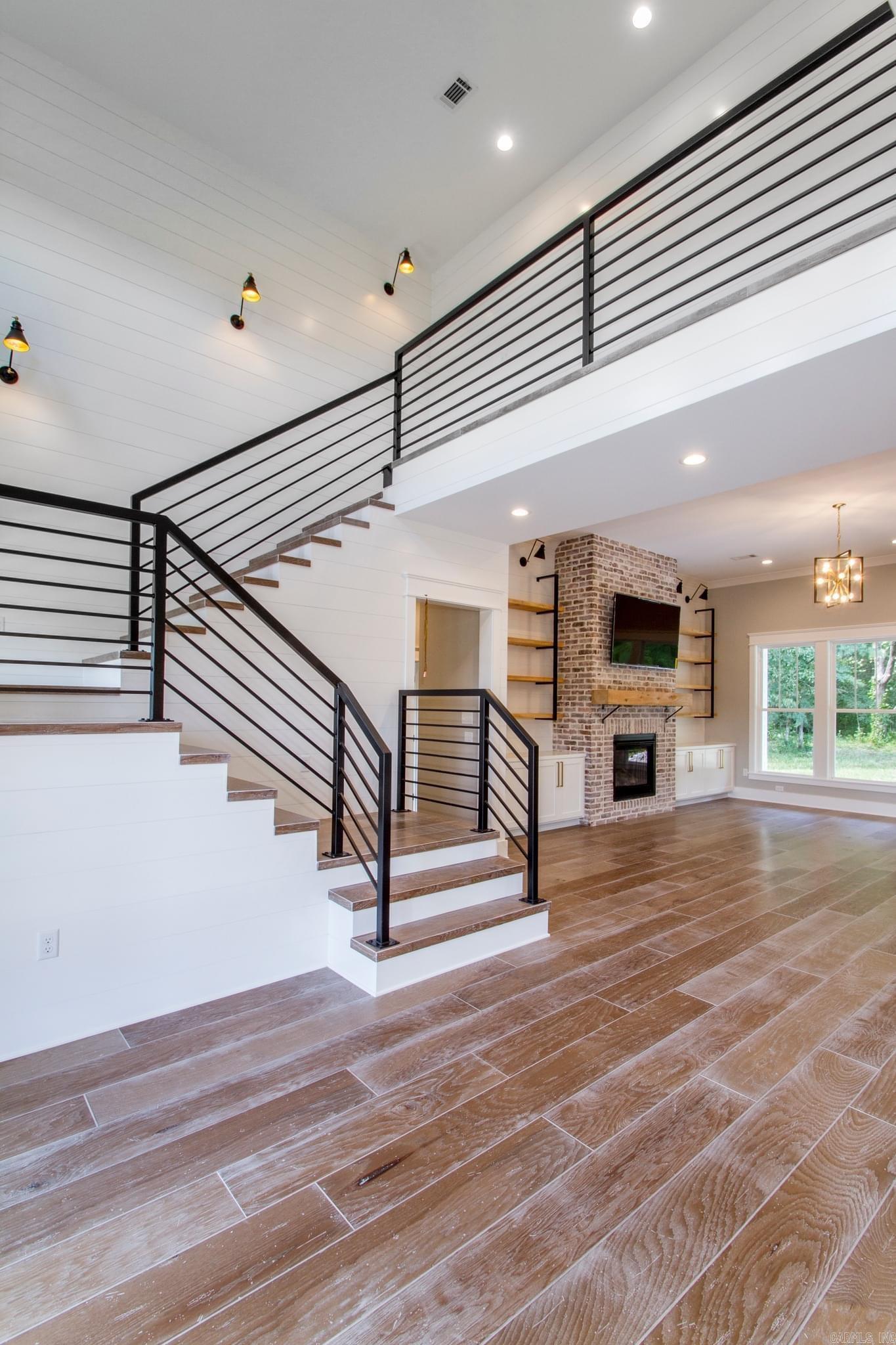 SOUTHERN OAKS FARM - Residential