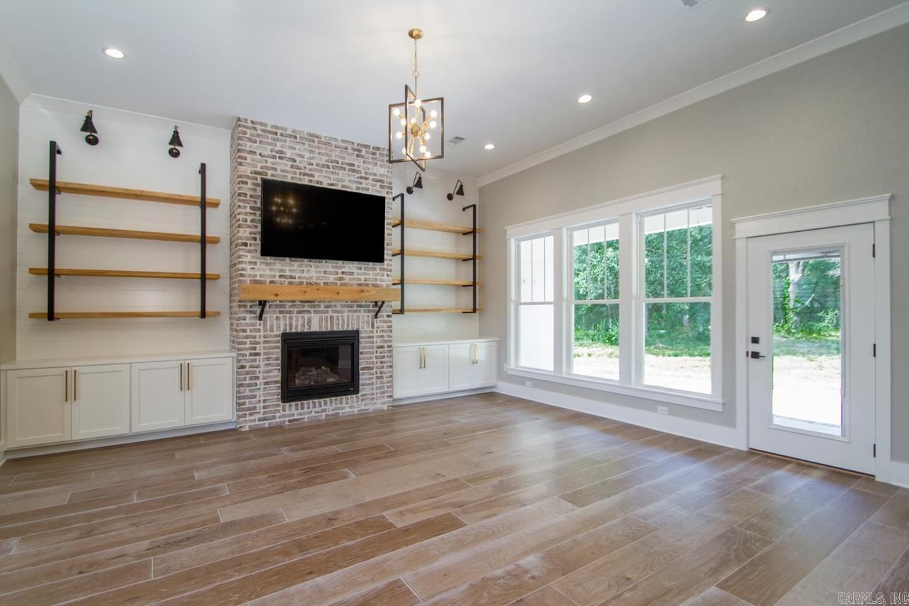 SOUTHERN OAKS FARM - Residential