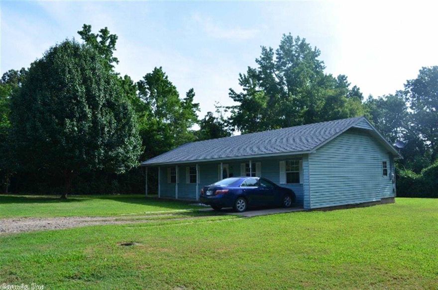 Nice comfortable home on great lot. Lot is level with private back yard. Home has spacious rooms. Mater has walk-in closet. Kitchen appliances convey with home. Has family room or den, above ground pool, storage building.