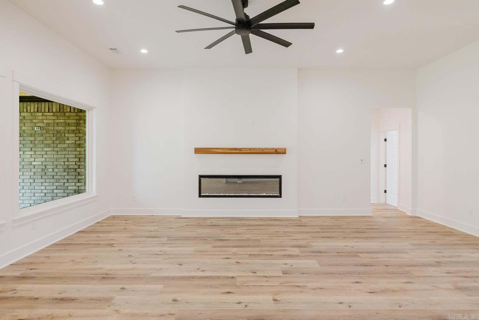 CREEKSIDE - Residential