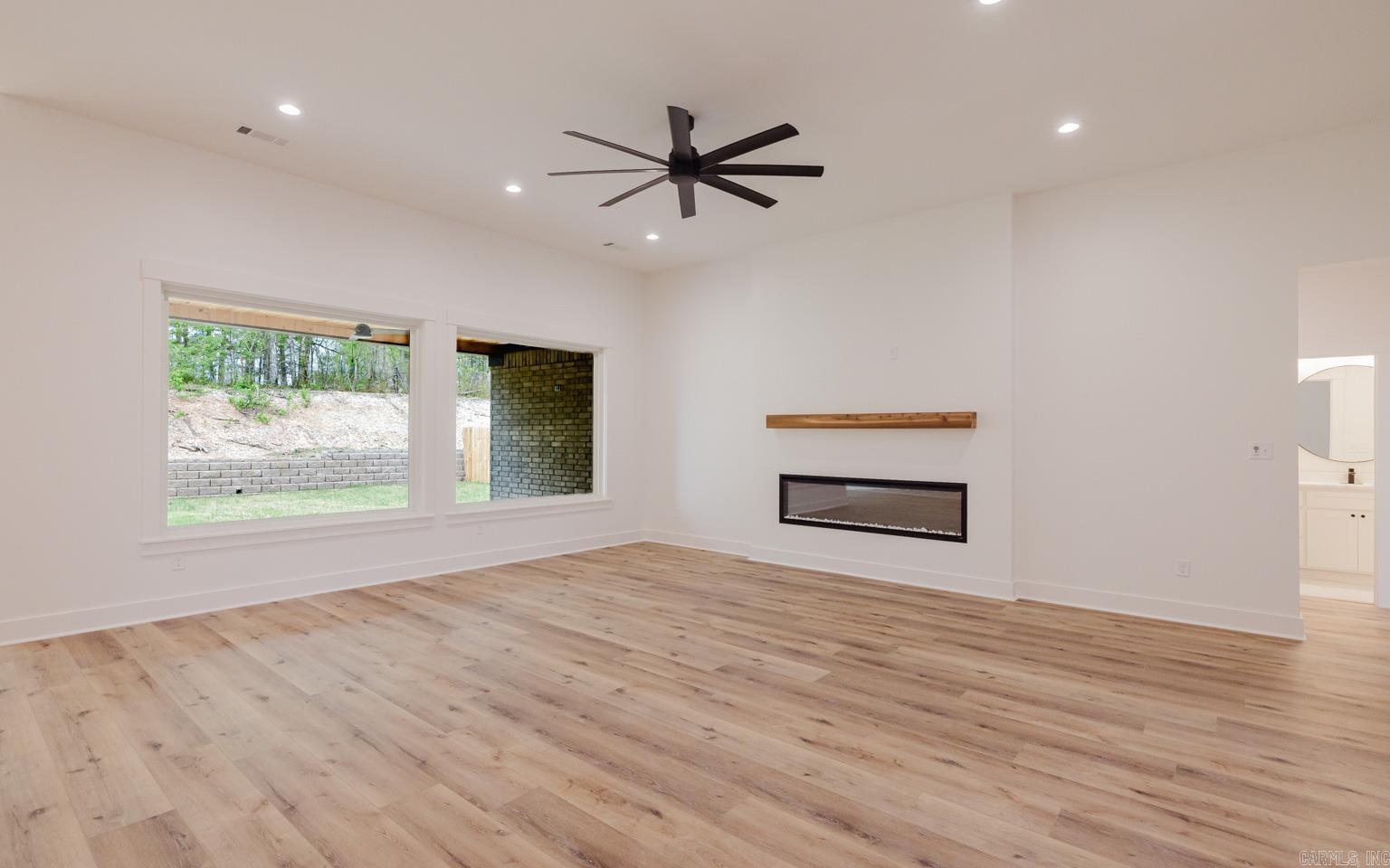 CREEKSIDE - Residential