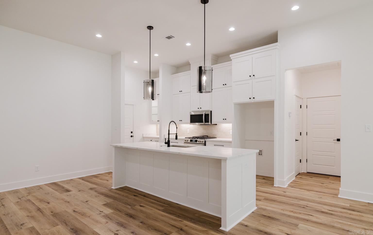 CREEKSIDE - Residential