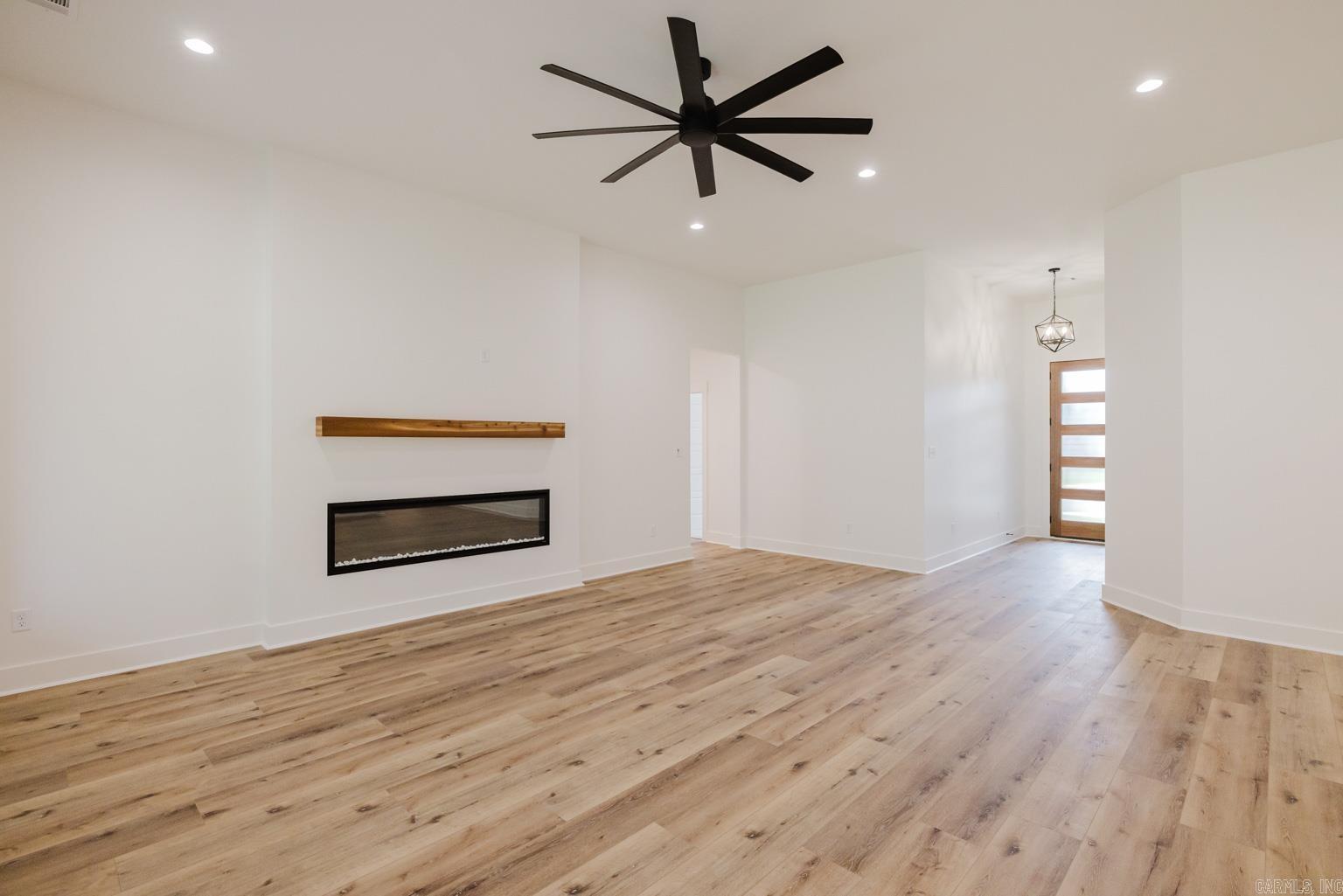 CREEKSIDE - Residential