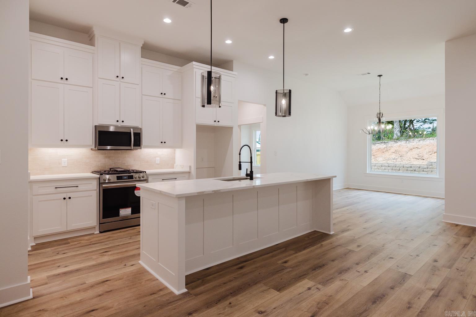 CREEKSIDE - Residential