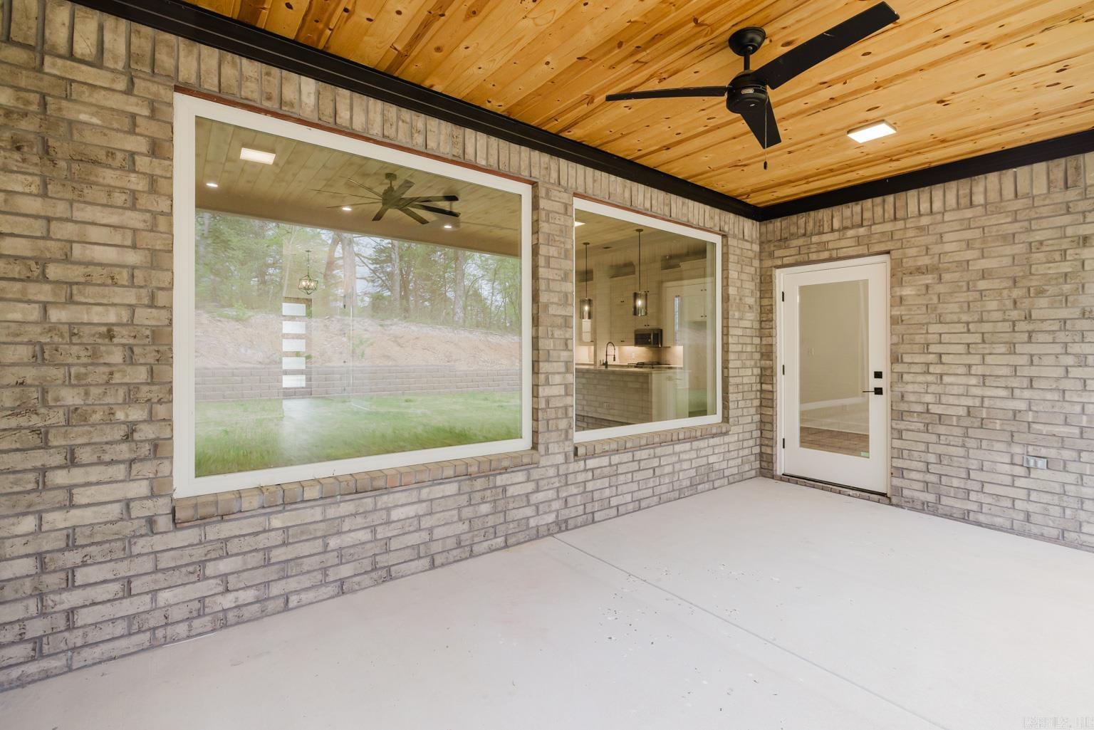 CREEKSIDE - Residential