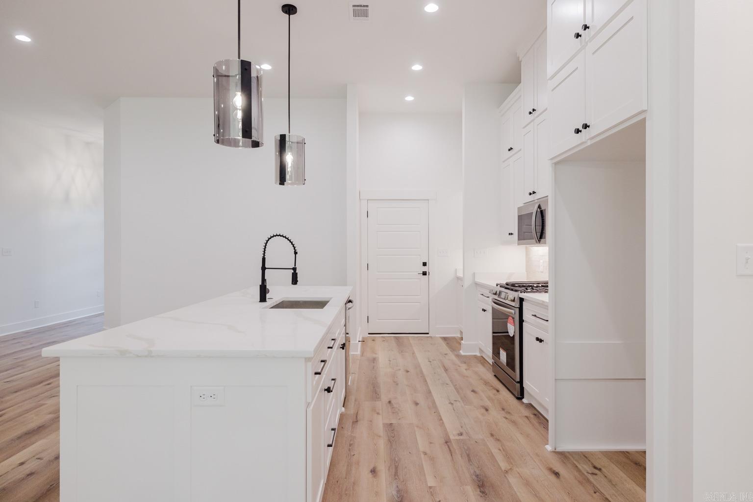 CREEKSIDE - Residential