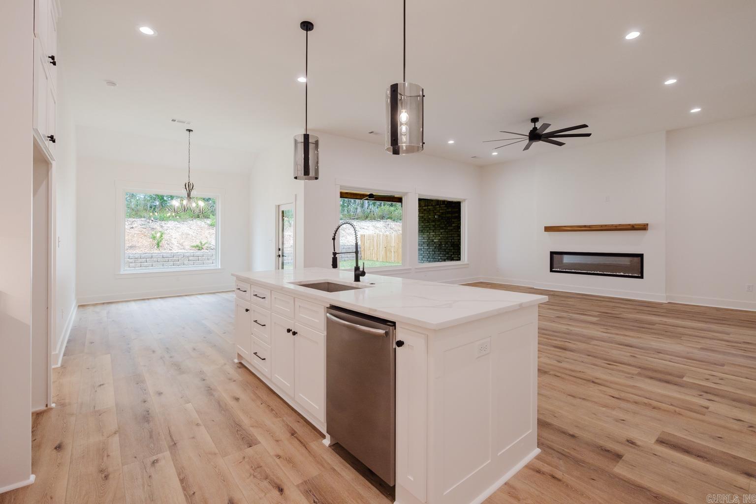 CREEKSIDE - Residential