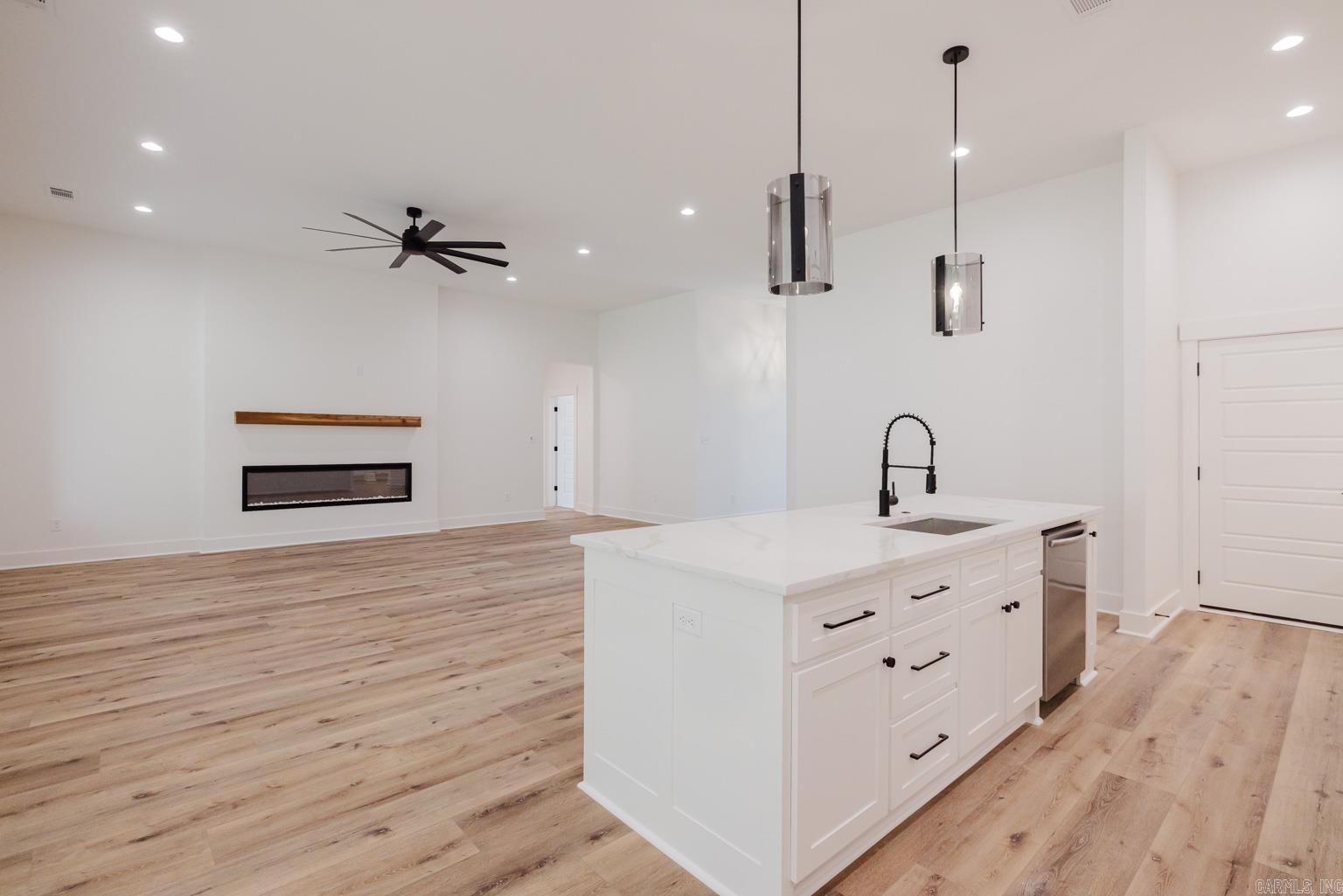 CREEKSIDE - Residential