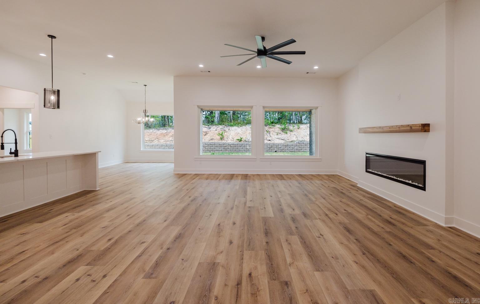 CREEKSIDE - Residential