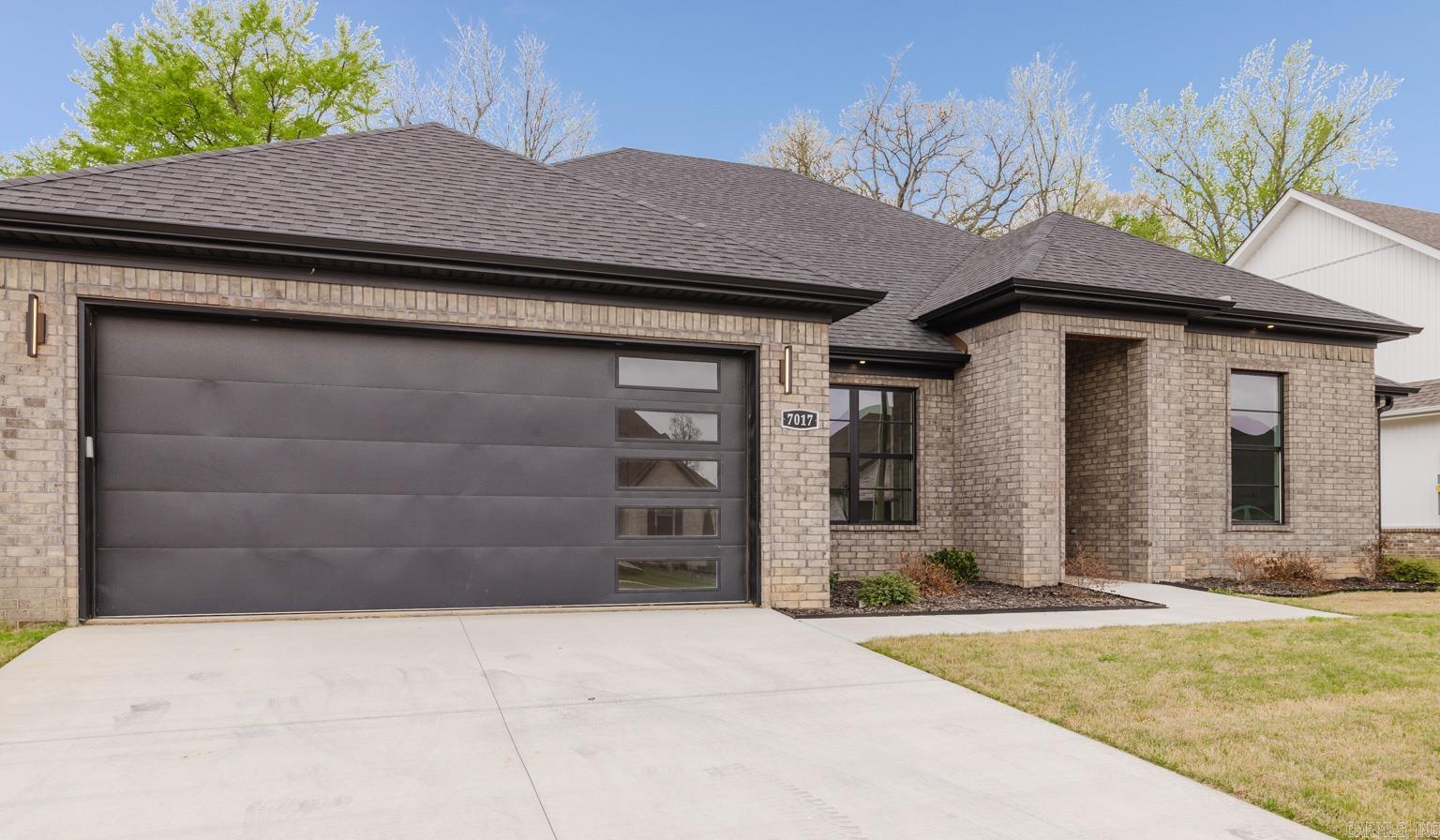 CREEKSIDE - Residential