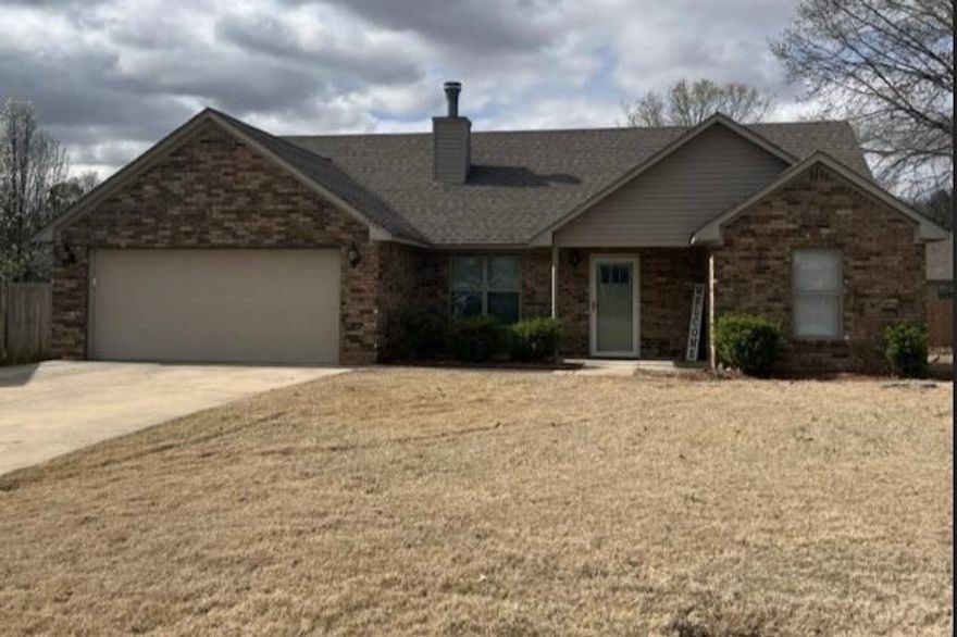 Great 3 bedroom, 2 bath home in a convenient location.