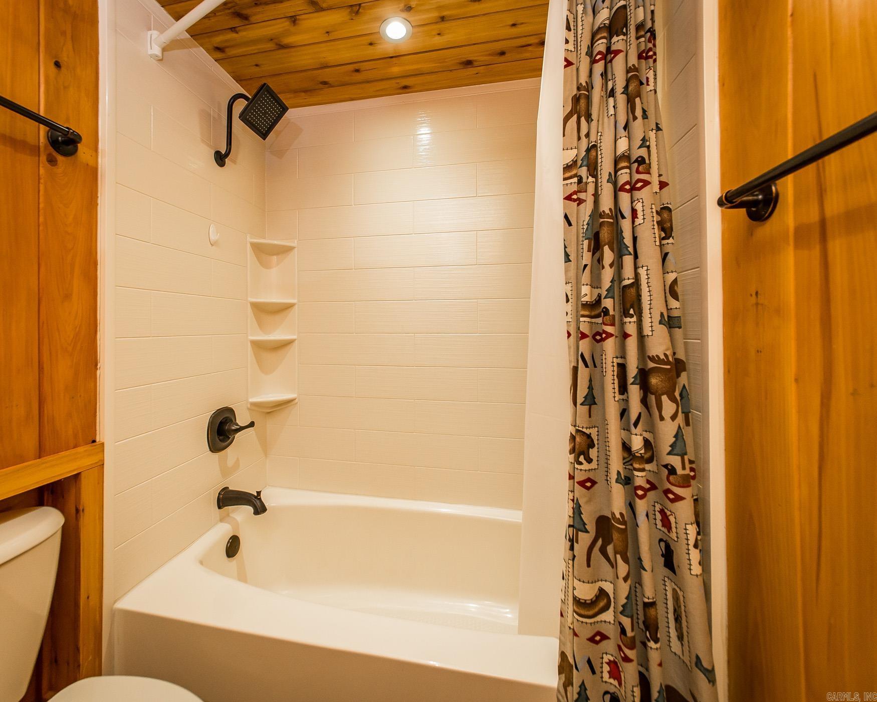 Todd Davis Lakeshore III - Residential