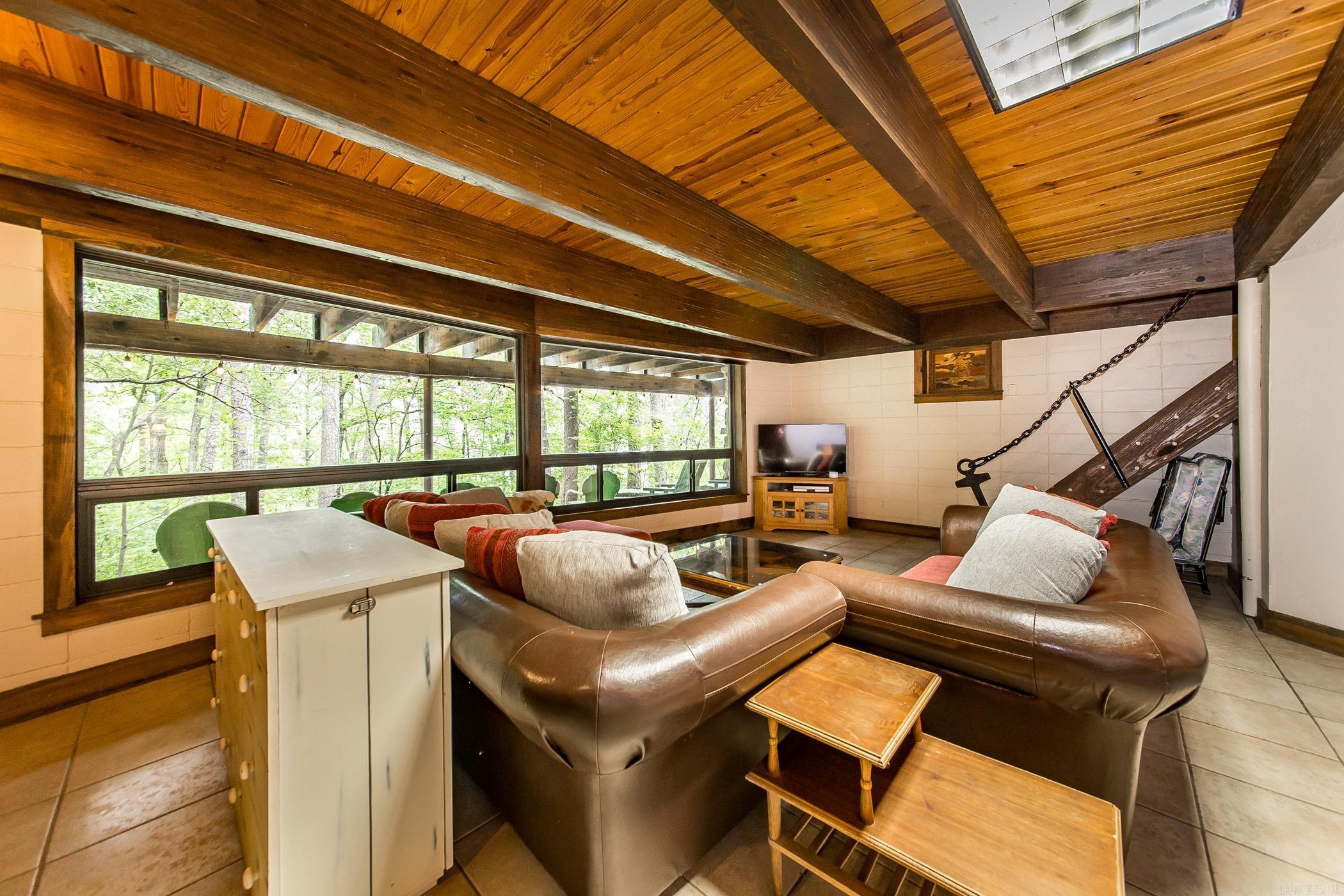 Todd Davis Lakeshore III - Residential