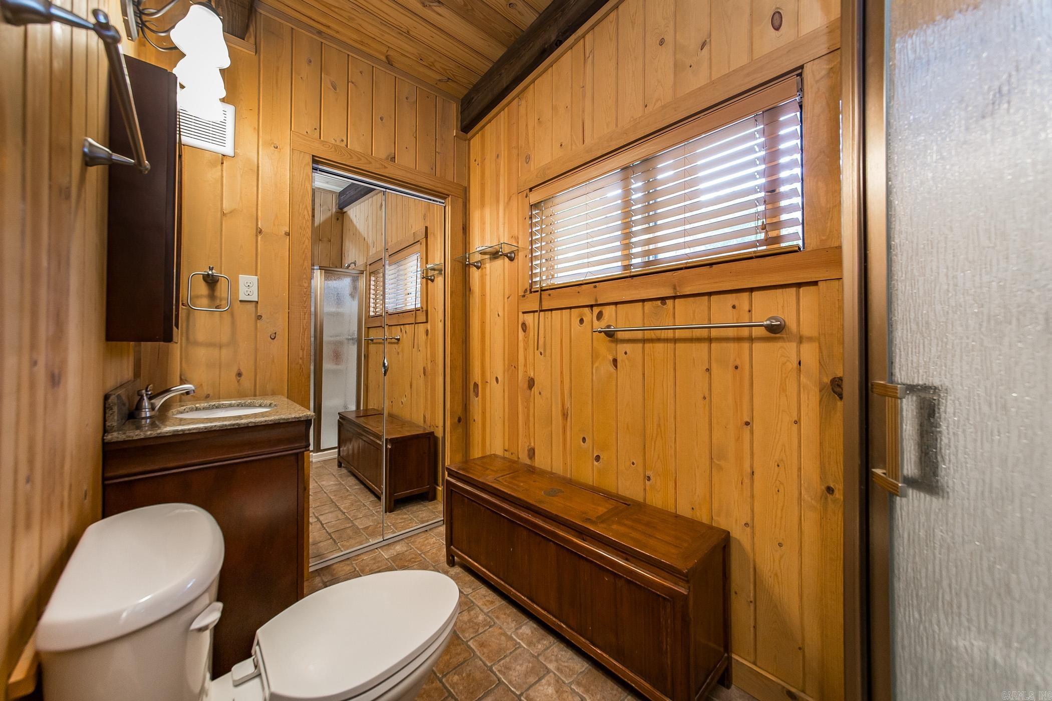 Todd Davis Lakeshore III - Residential