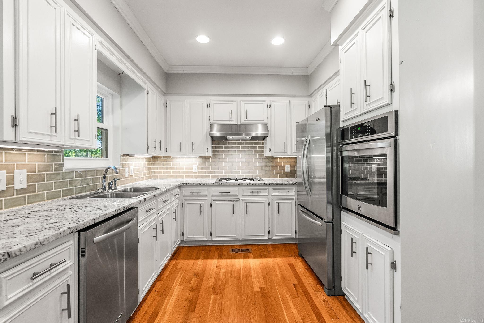 Leawood Manor 1st - Residential