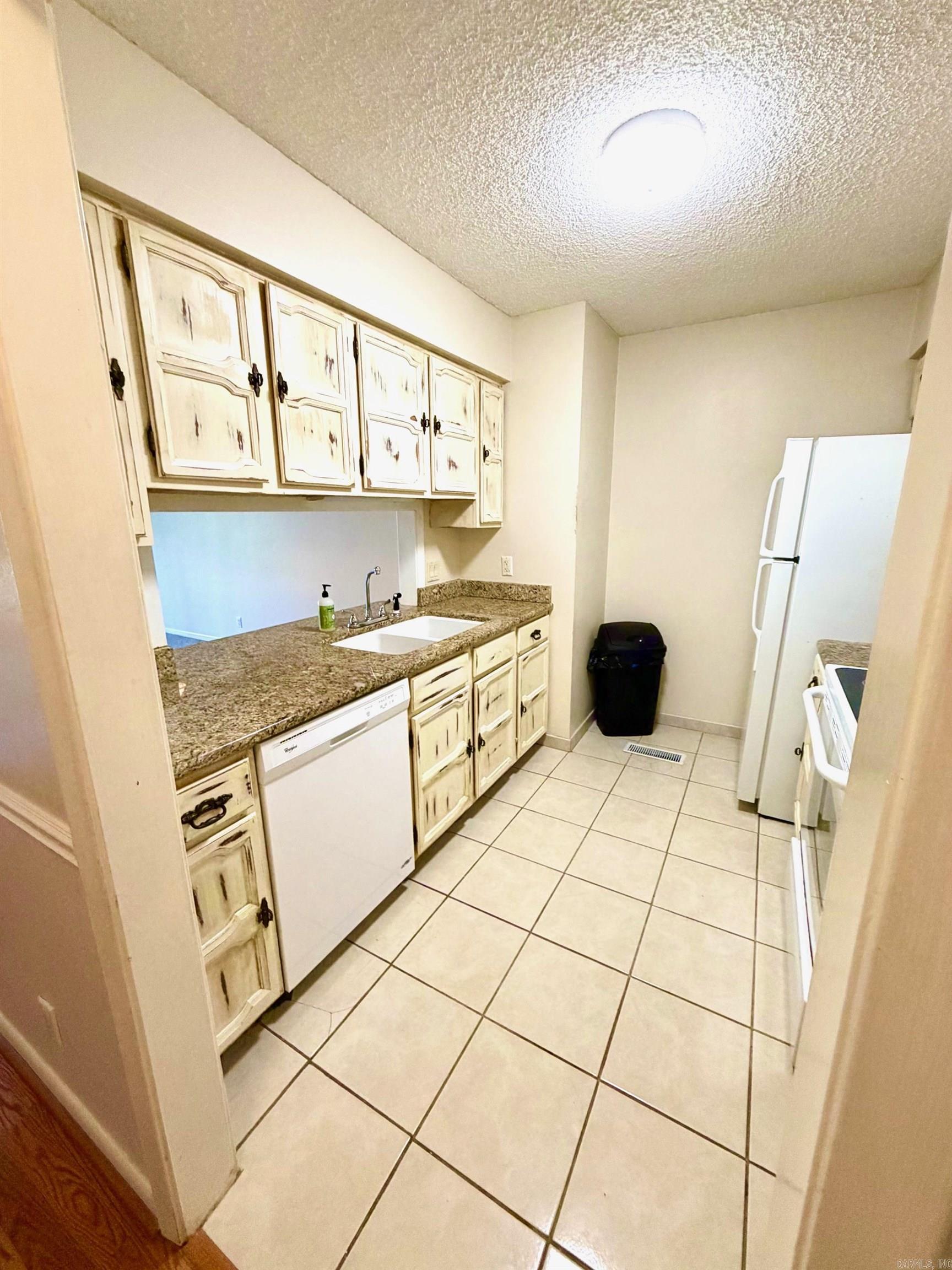 Madrid Courts - Residential