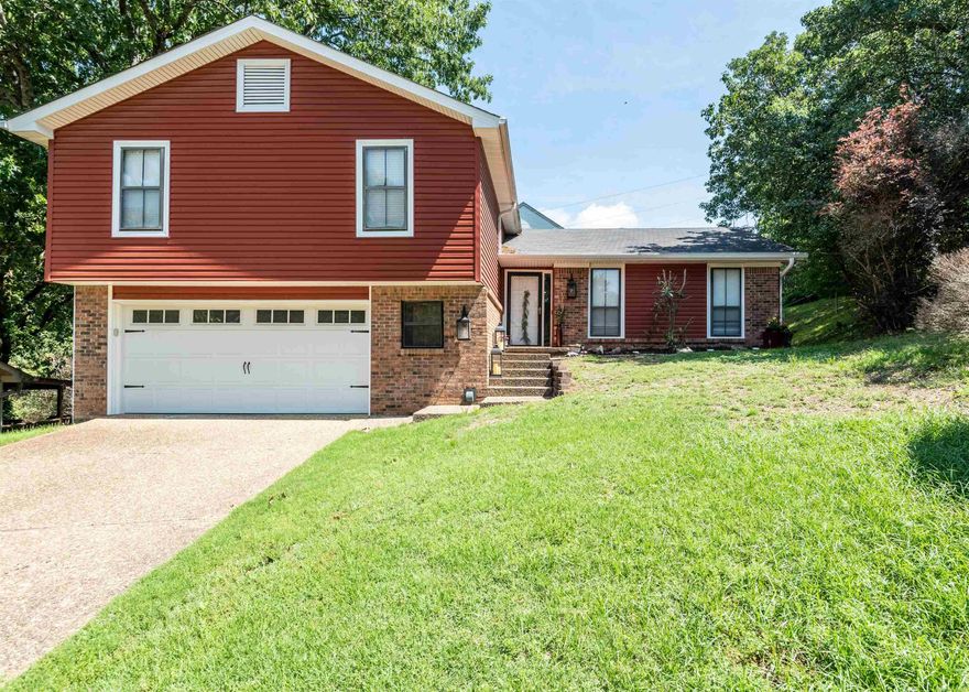 This charming tri-level home offers a perfect blend of modern comfort. 4 bedrooms , 2.5 bathrooms, and ample living space. This home is ideal for families seeking a peaceful retreat within Echo Valley.