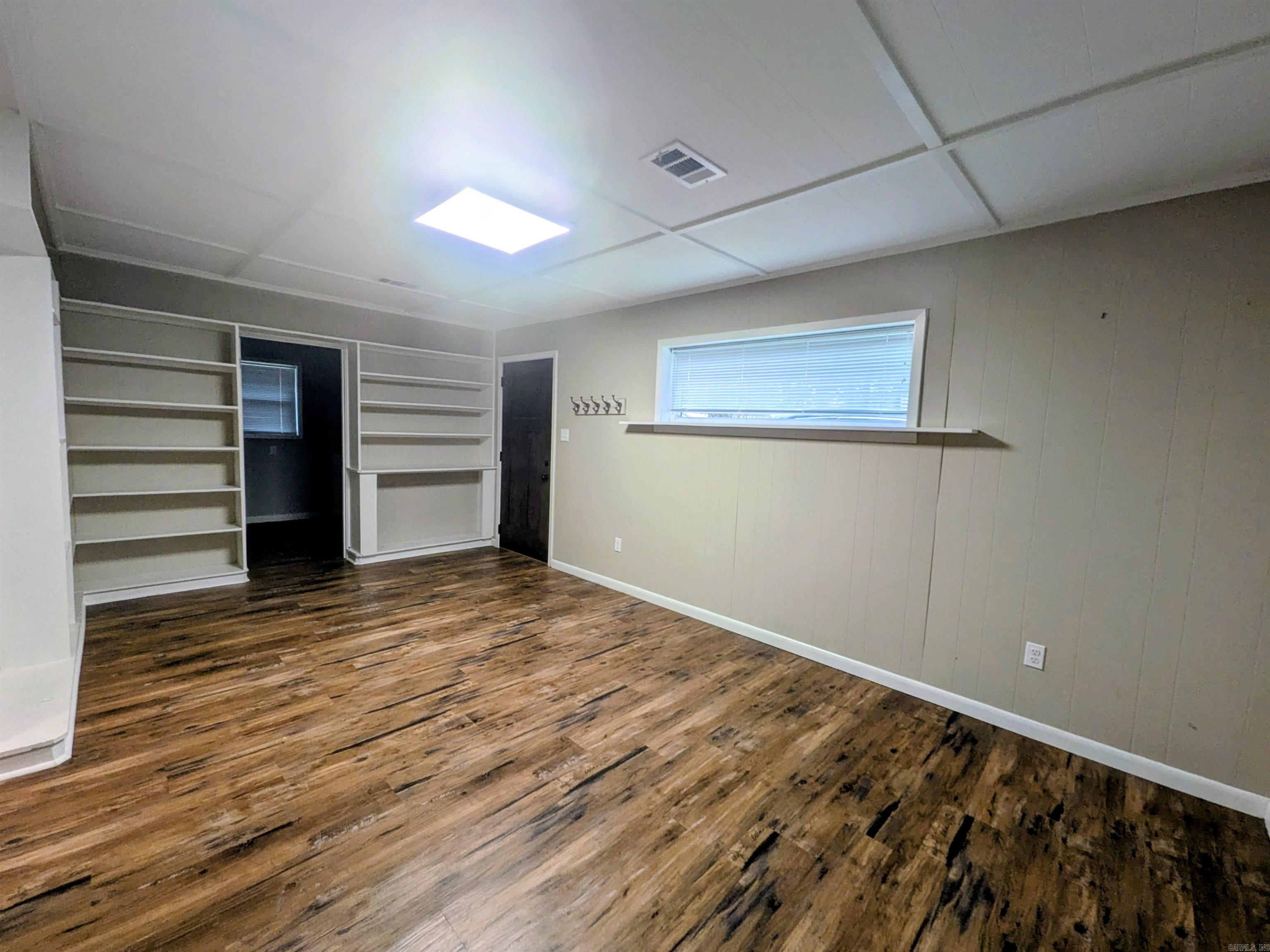 MIKE BERG LAKE - Residential