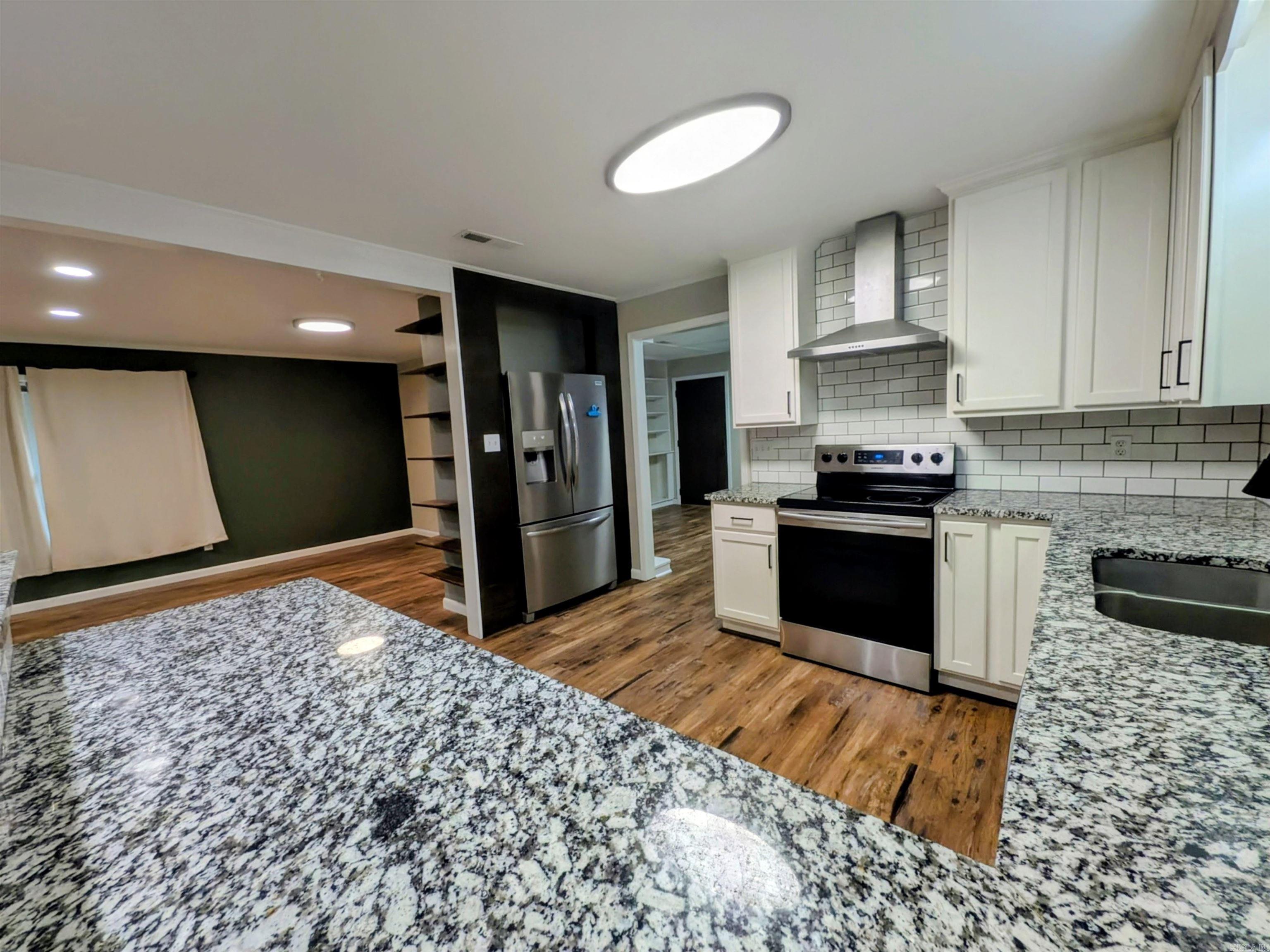 MIKE BERG LAKE - Residential