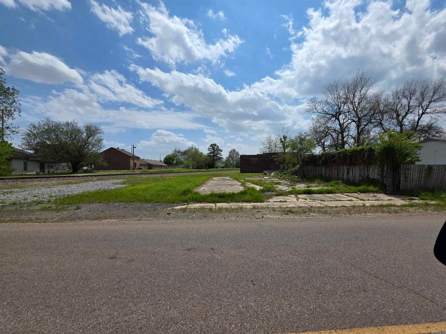 Industrial Opportunity! This vacant lot, measuring 78' x 110' x 37' x 98', is ideally situated next to railroad tracks, making it a strategic location for manufacturing or industrial development. Zoned for manufacturing/industrial use, this property offers excellent potential for businesses! Call your favorite agent today!