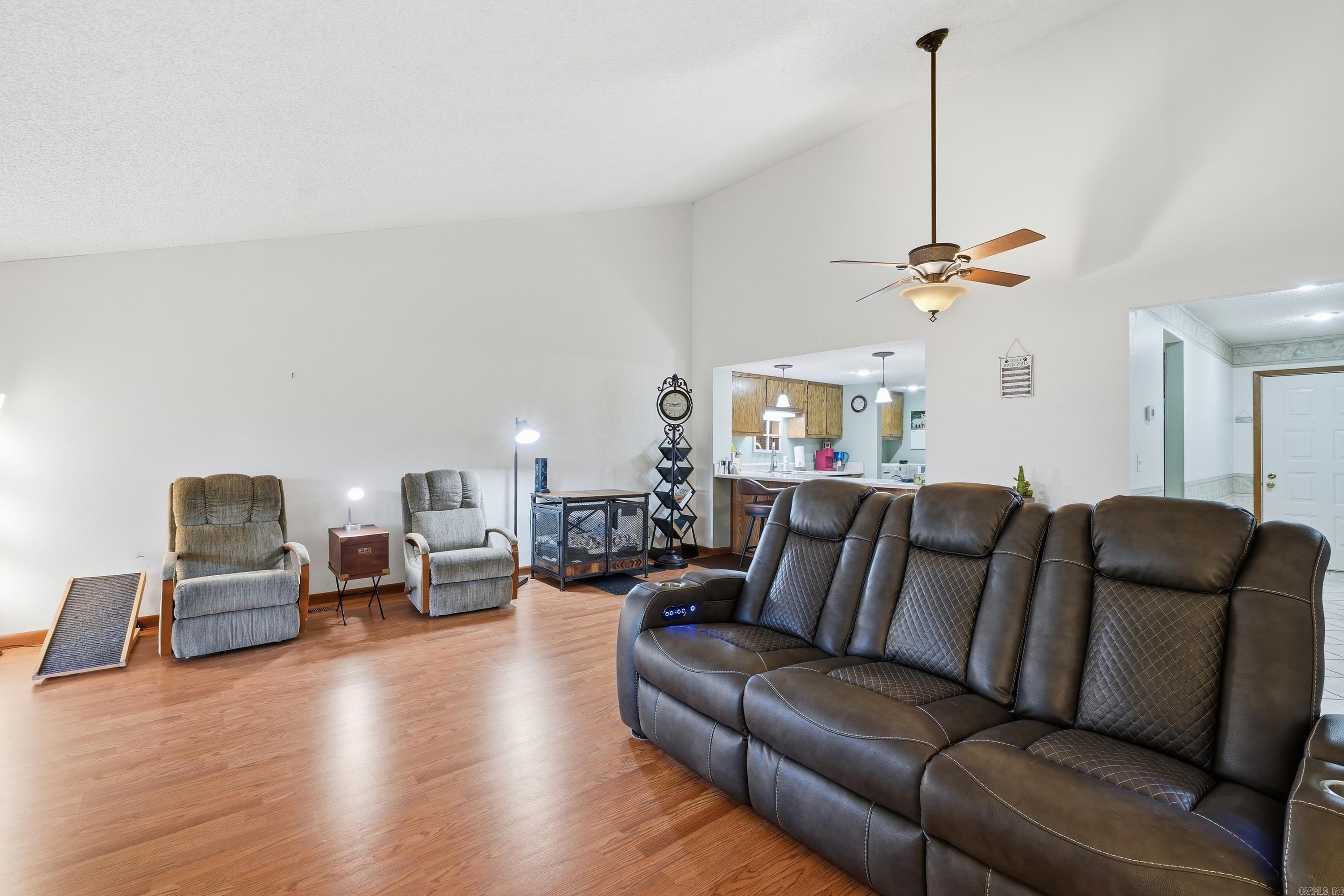 COUNTRY CLUB RIDGE TOWN - Residential
